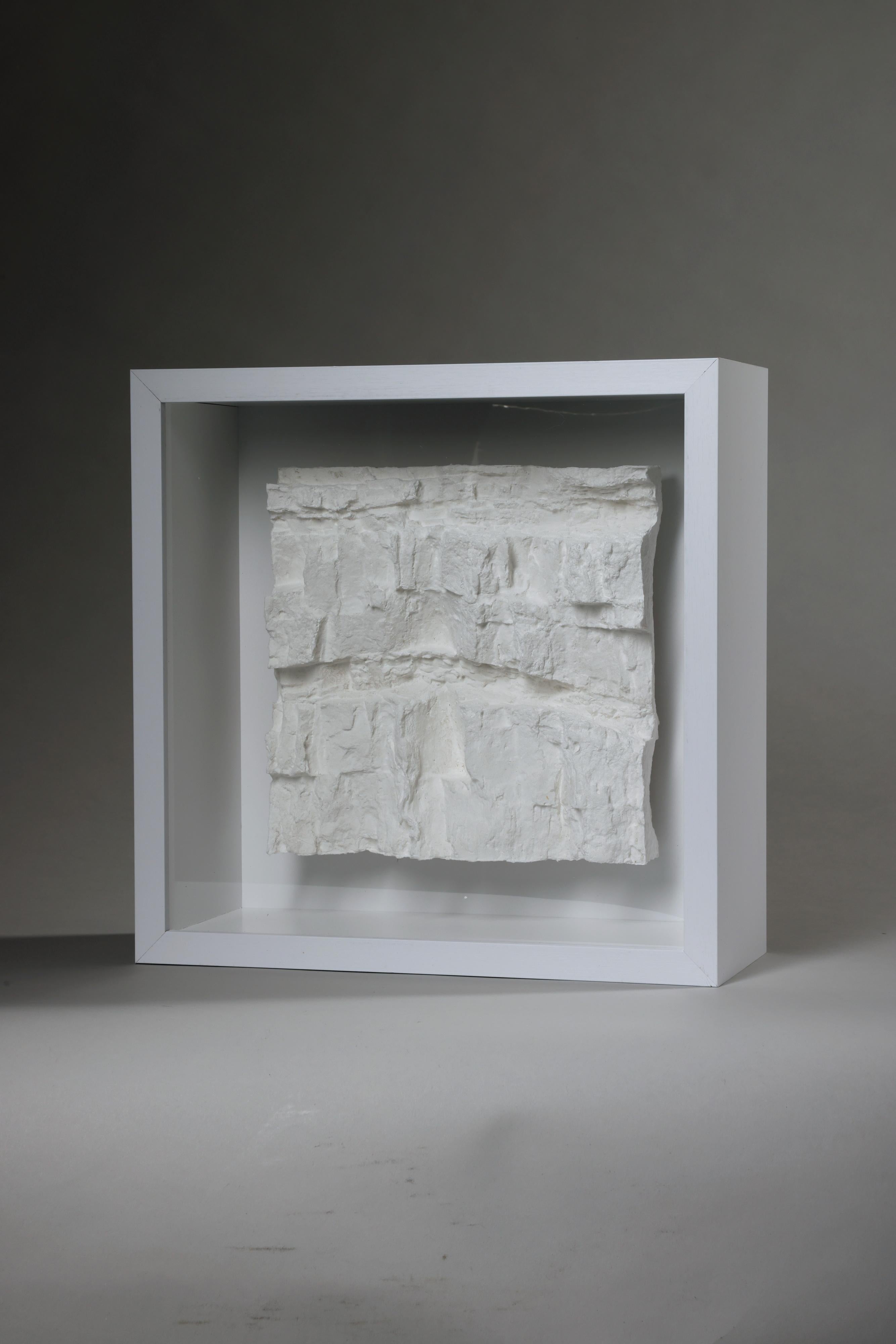 Contemporary Cast Paper Sculpture, "Ross", 2023 von David Ruth