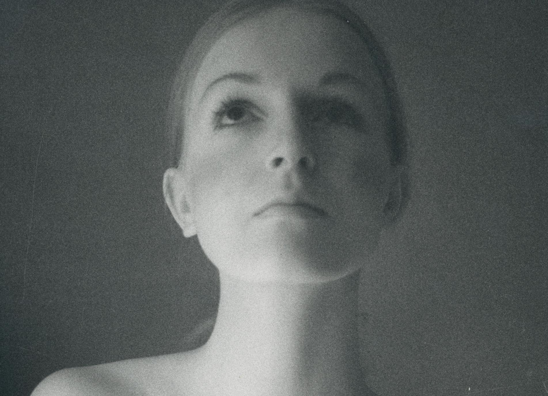Retrato Desnudo, Cuerpo, Fotografía Blanco y Negro , 20, 4 x 15, 3 cm - Photograph de David Schoen
