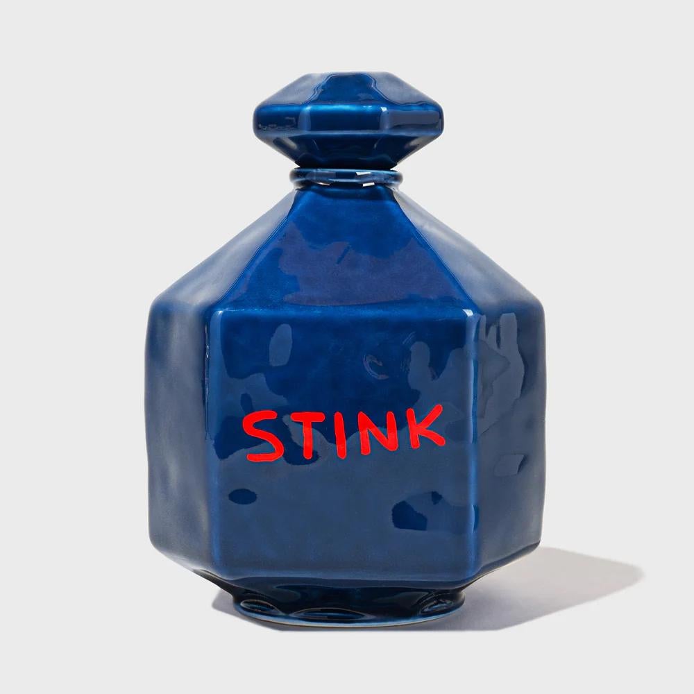 Stinken, 2023
David Shrigley

Keramisch mehrfach
Unterzeichnet auf einer begleitenden COA
Nummeriert aus der Auflage von 75 Stück
Mehrfach: 16,5 × 12 × 12 cm (6,5 × 4,7 × 4,7 Zoll)

Begleitet von einem vom Künstler signierten und nummerierten