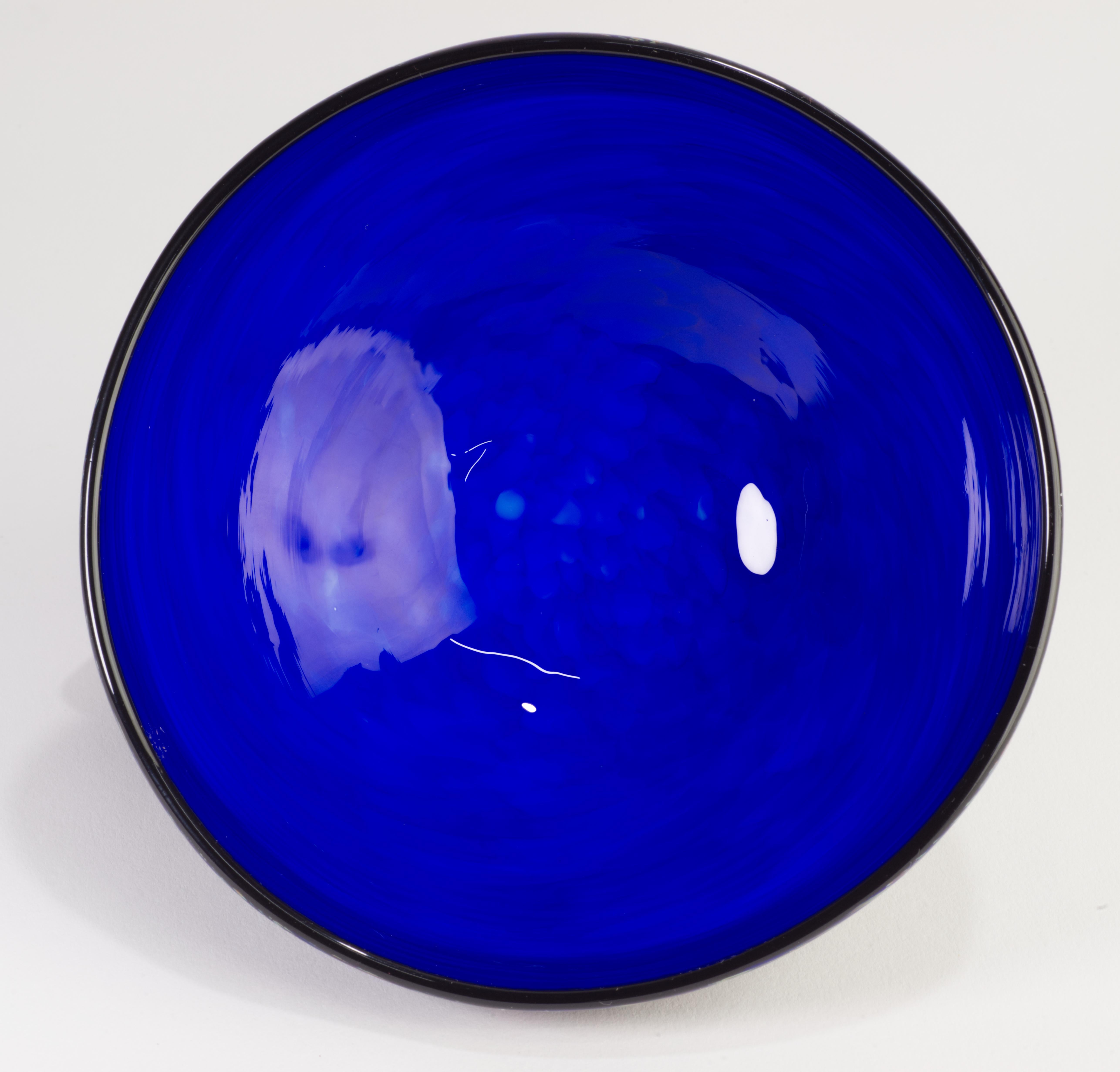 Fatto a mano David Smith Blowing Sands Studio Cobalt Bowl, Seattle Art Glass in vendita