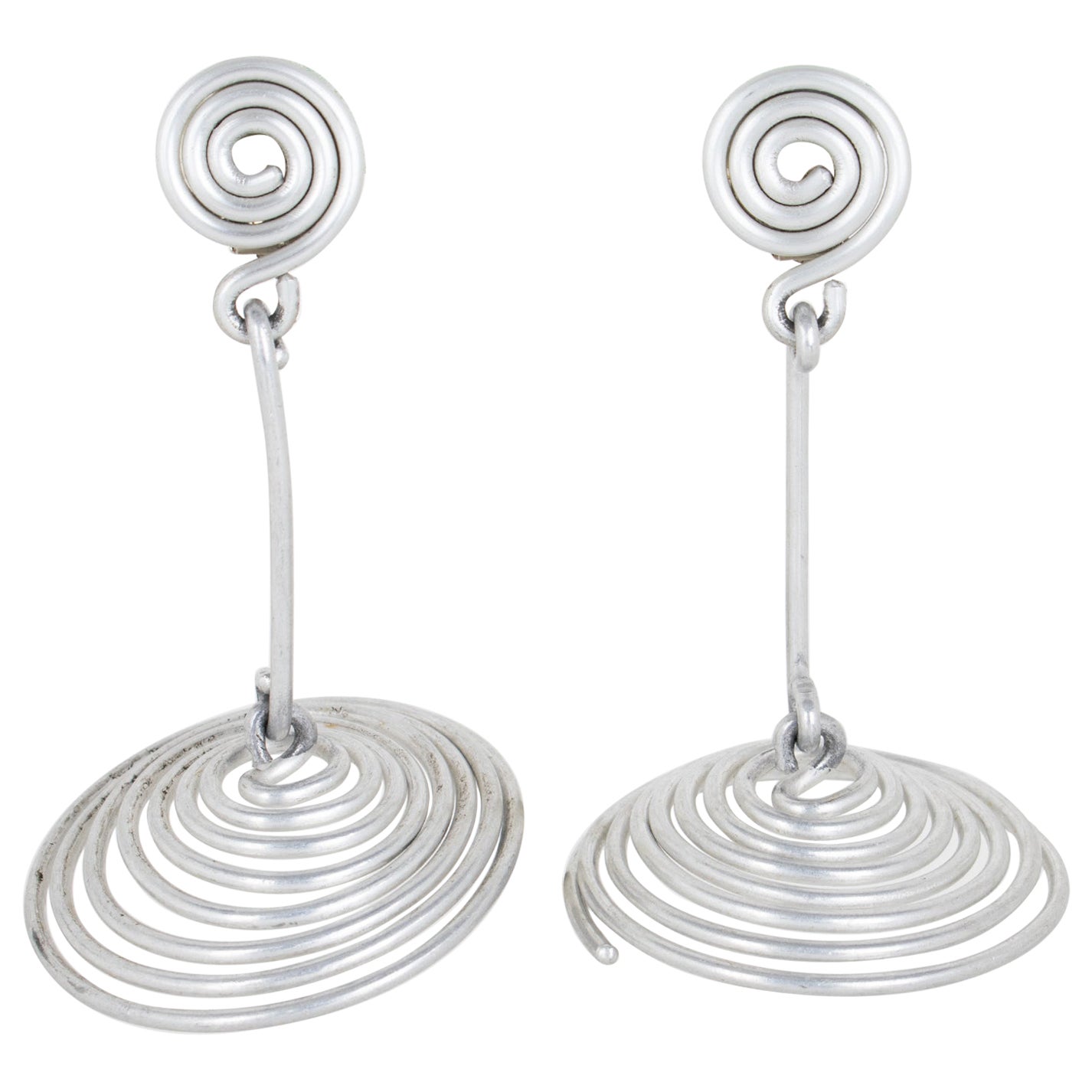 David Spada Gewickelte Aluminium-Clip-Ohrringe