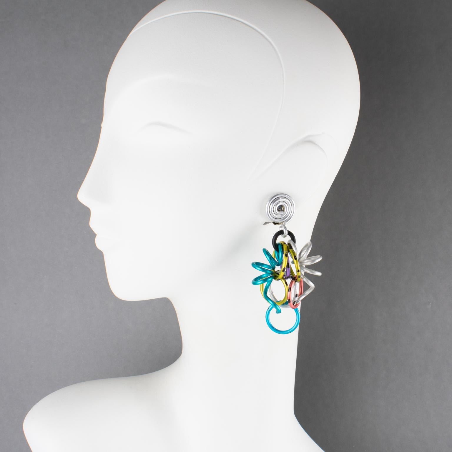 Modernista David Spada Orecchini a clip arcobaleno e argento in alluminio in vendita