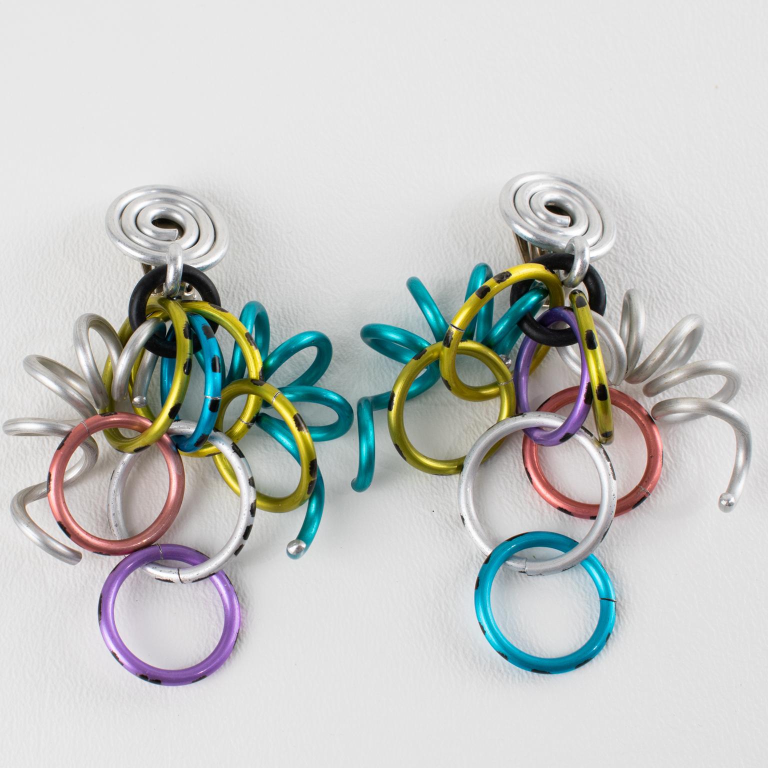 David Spada Orecchini a clip arcobaleno e argento in alluminio In condizioni ottime in vendita a Atlanta, GA