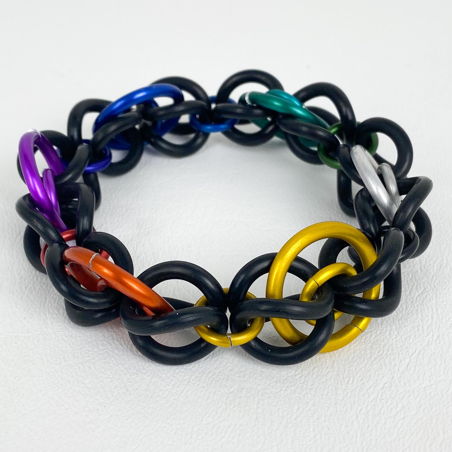 Pulsera modernista de aluminio y caucho multicolor David Spada Modernista en venta