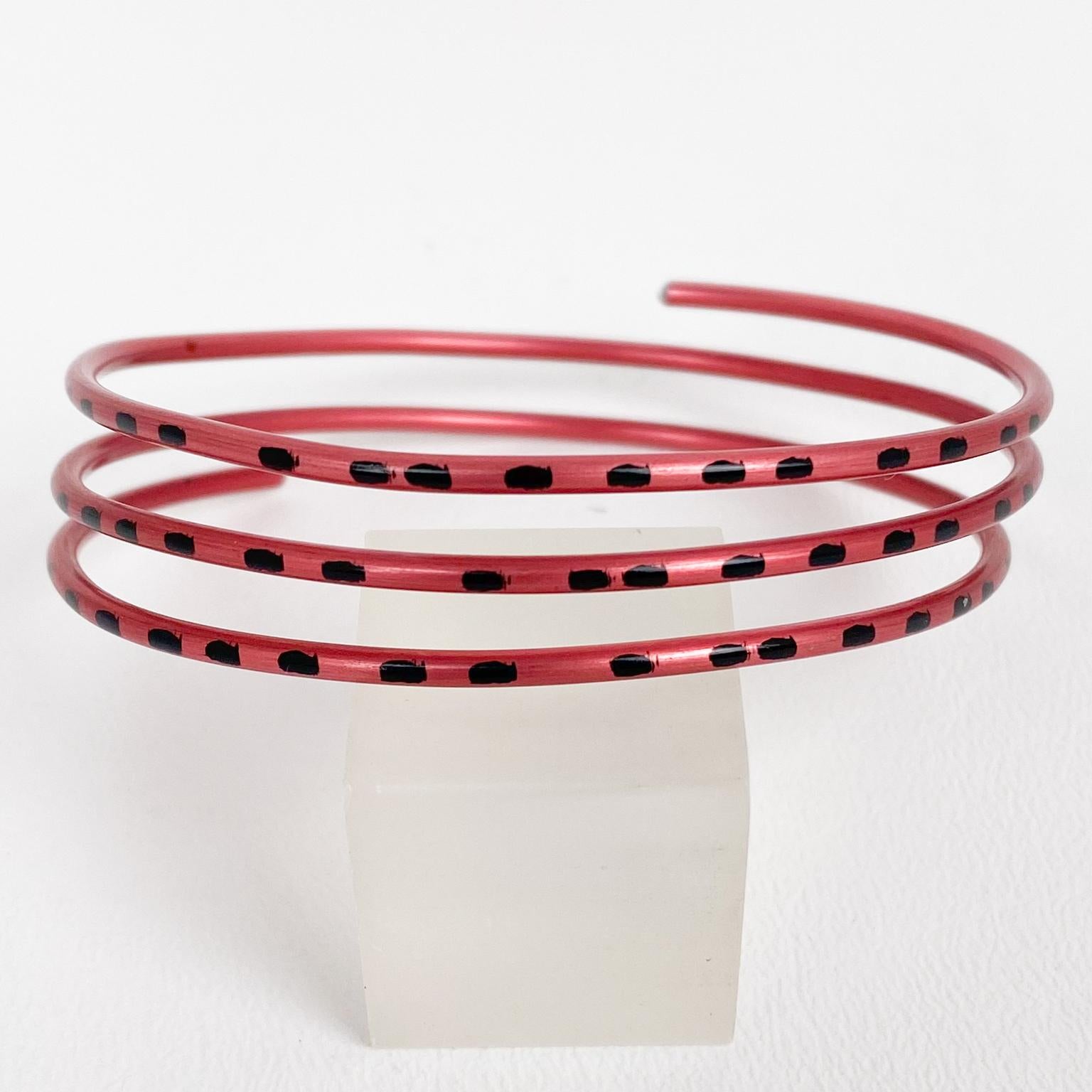 Modernista David Spada Bracciale a spirale modernista in alluminio rosa Bangle in vendita