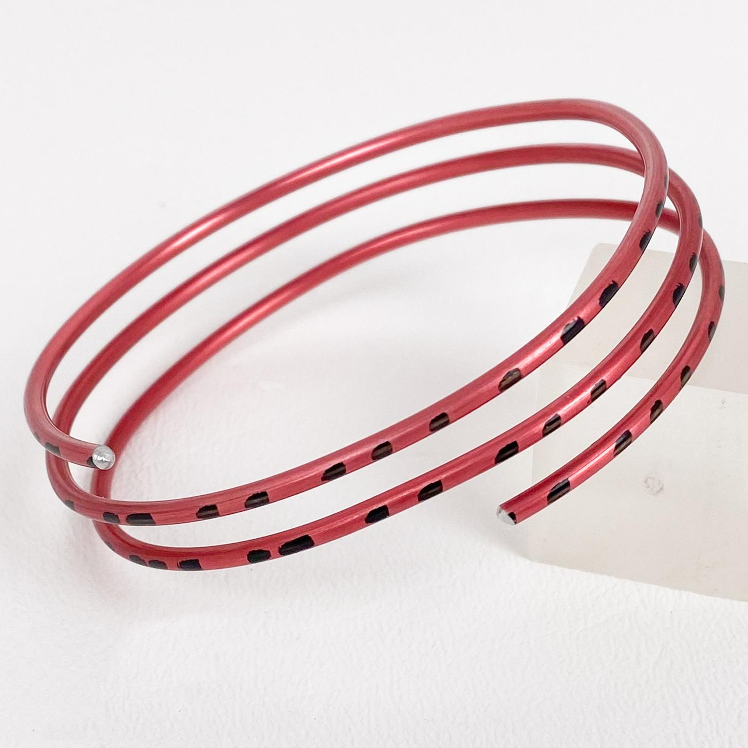 Donna David Spada Bracciale a spirale modernista in alluminio rosa Bangle in vendita