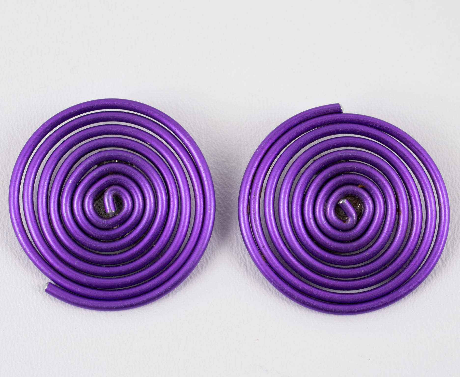 Modernista David Spada Orecchini a clip in alluminio a spirale viola modernista in vendita