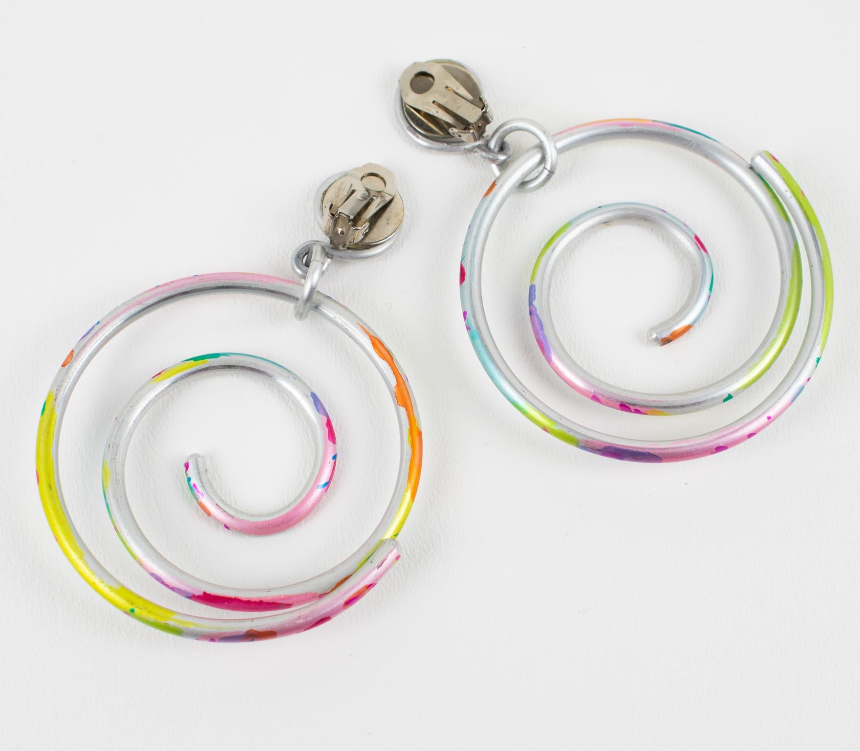 Pendientes de clip de aluminio en espiral multicolor David Spada en Bueno estado para la venta en Atlanta, GA
