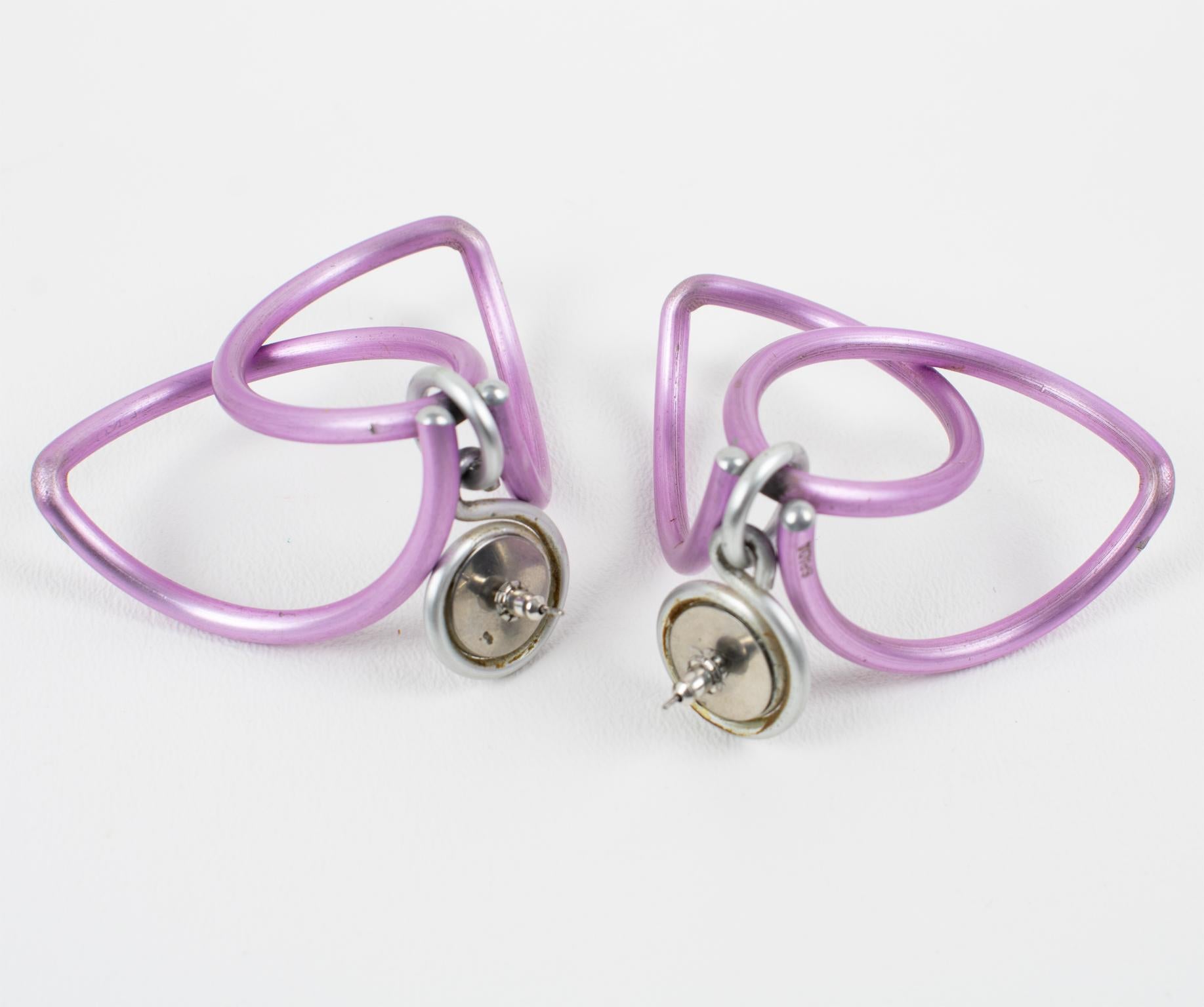 David Spada New York Lavender Aluminum Pierced Earrings In Excellent Condition For Sale In Atlanta, GA