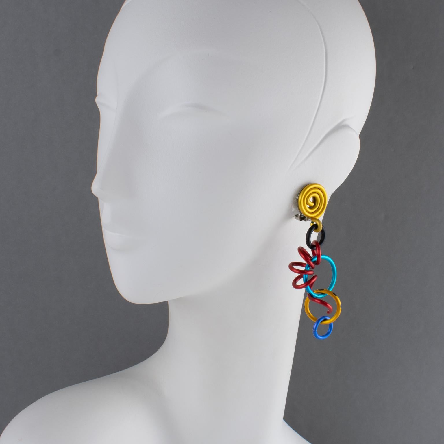 Pendientes de clip colgantes de aluminio multicolor David Spada New York Modernista en venta