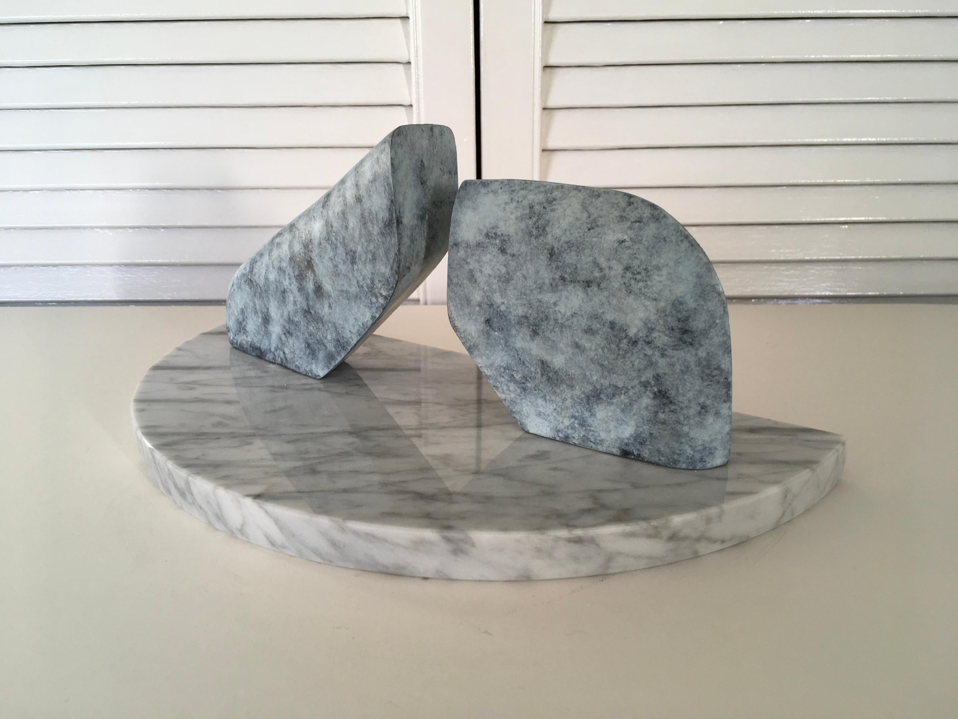 Esta excepcional obra de arte está actualmente expuesta y a la venta en la Galería de Arte Contemporáneo Signet y en Internet.

