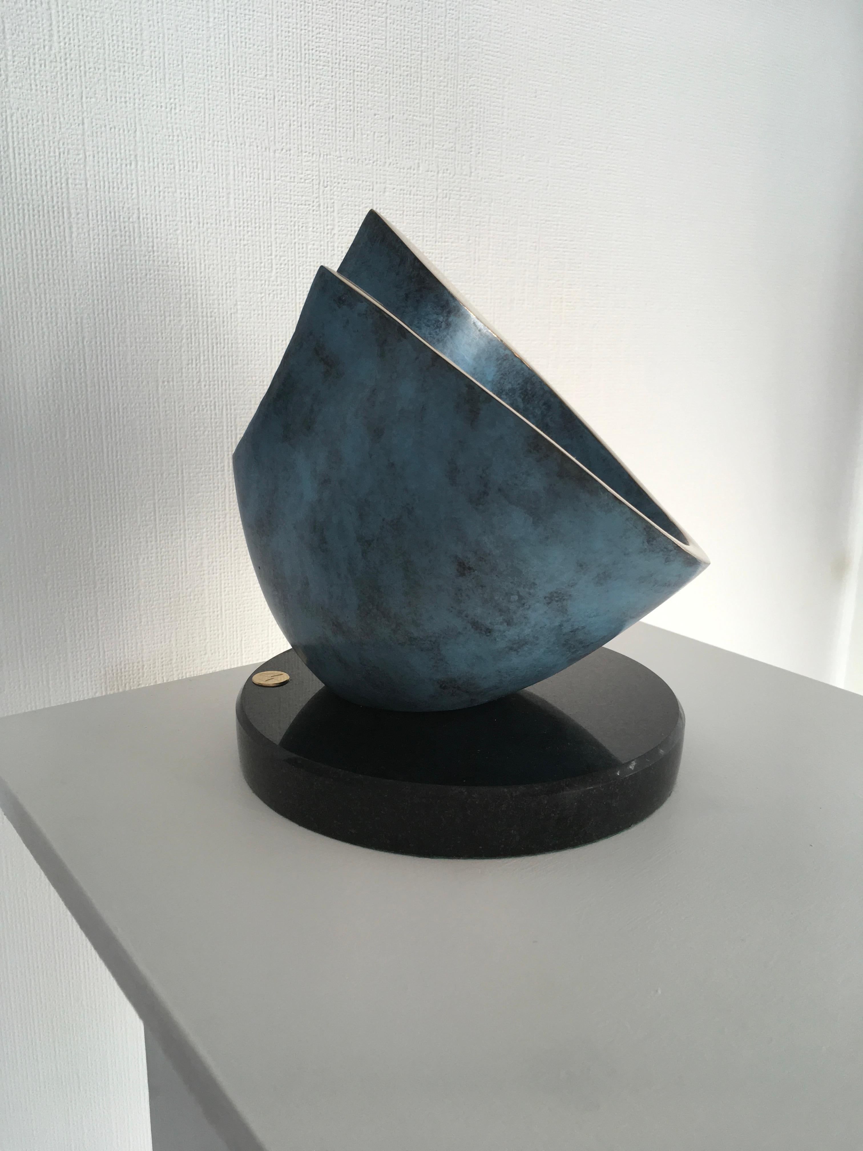 Tipped Hollow-scultura astratta originale in bronzo-opera d'arte-arte contemporanea - Sculpture di David Sprakes