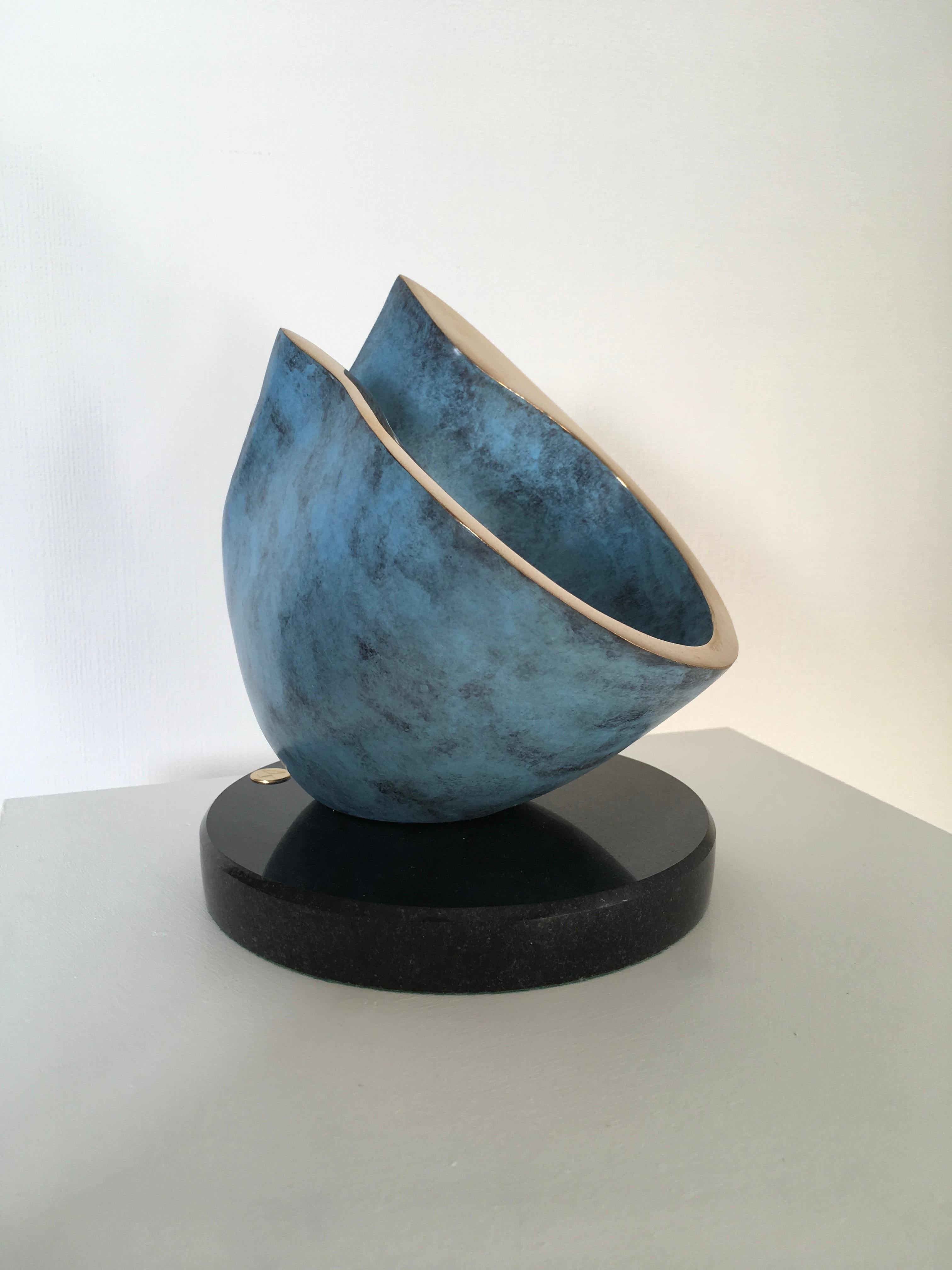 Tipped Hollow-scultura astratta originale in bronzo-opera d'arte-arte contemporanea - Sculpture Moderno di David Sprakes