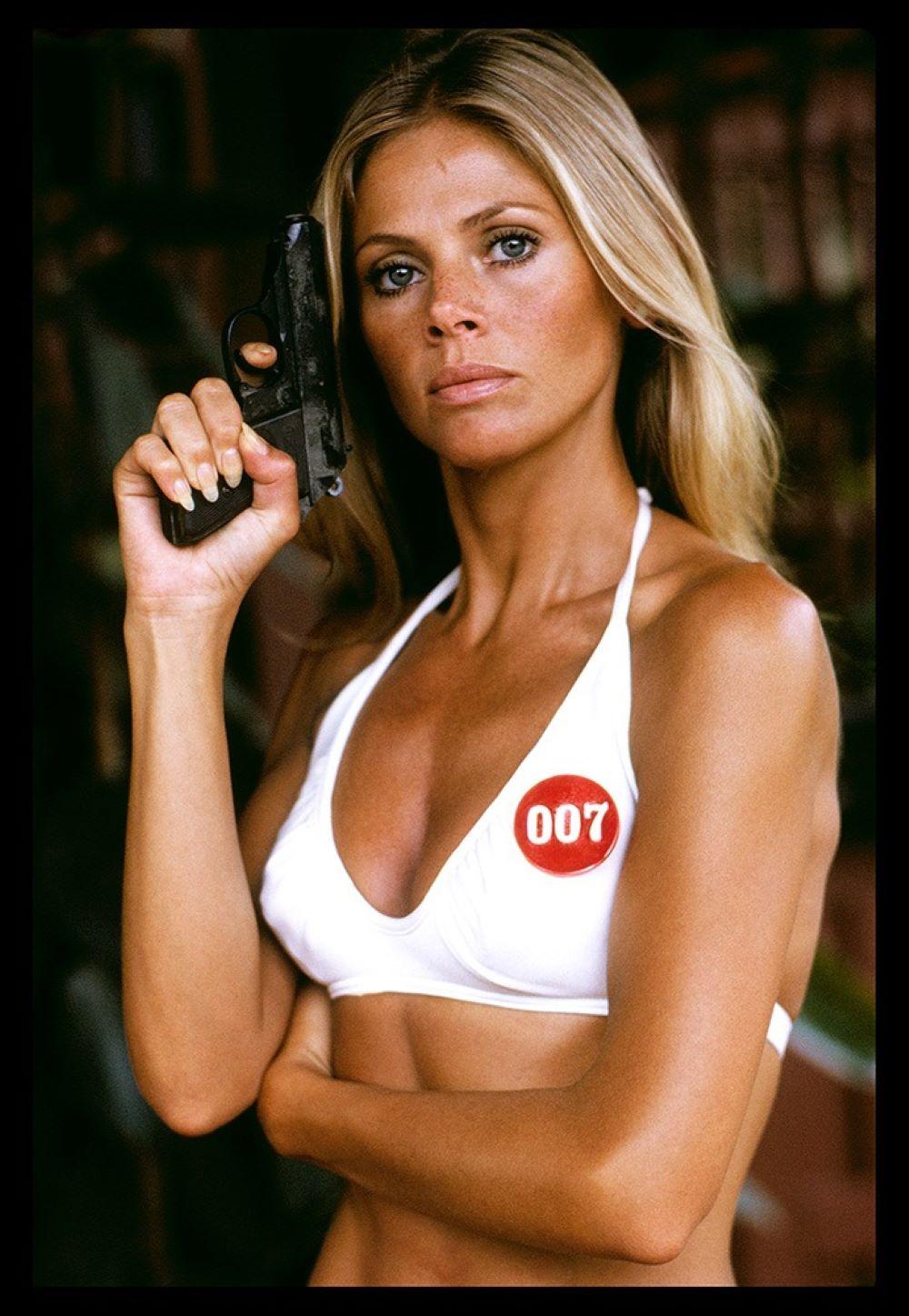 Britt Ekland asMary Goodnight James Bond Impression de succession limitée