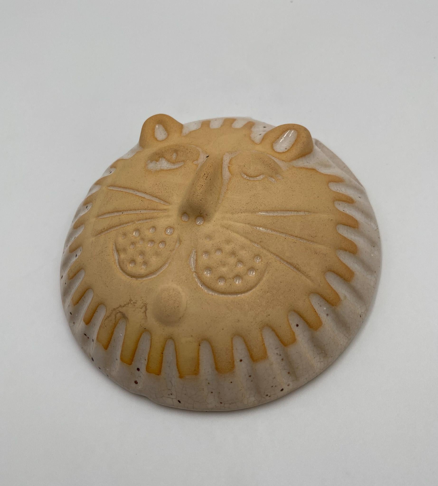 American David Stewart Lions Valley Stoneware Lion Wall Pocket Vase, California, 1970's  For Sale