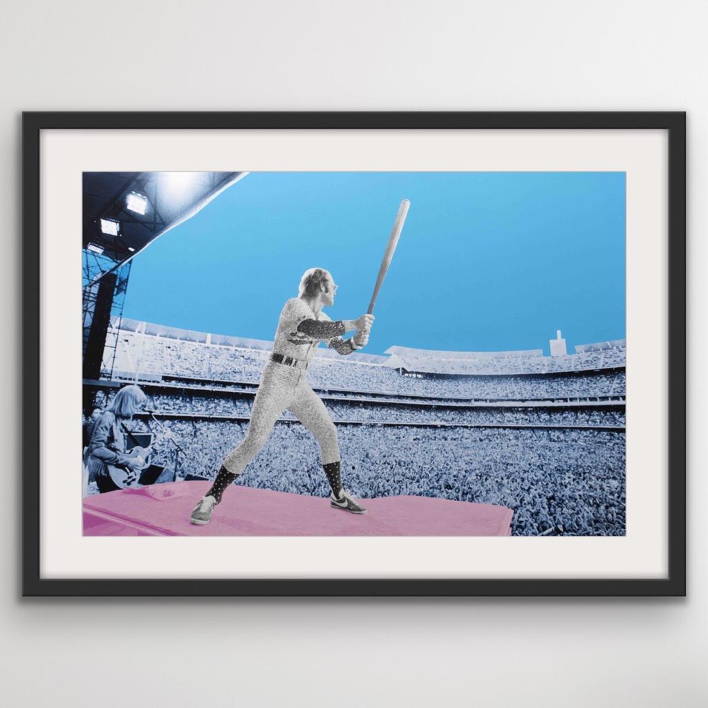 Elton John : Home Run-Dodger Stadium 1975  Estampes de célébrités, Elton John Art - Pop Art Print par David Studwell