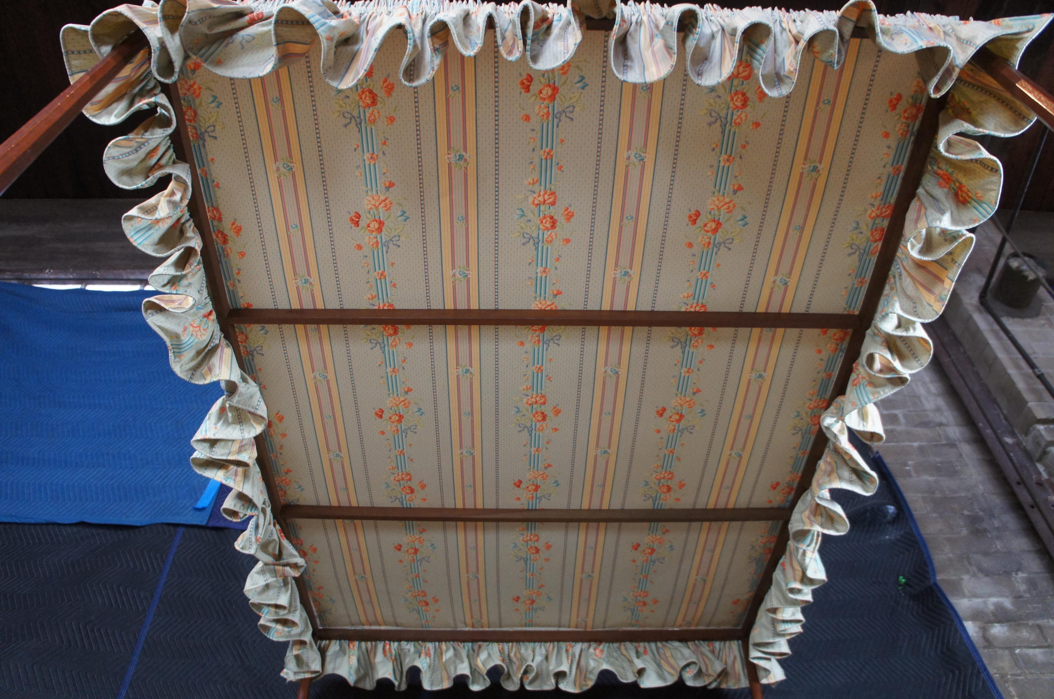 David T Smith Early American Colonial Pencil Post 4 Poster Full Size Canopy Bed In Good Condition In Dayton, OH