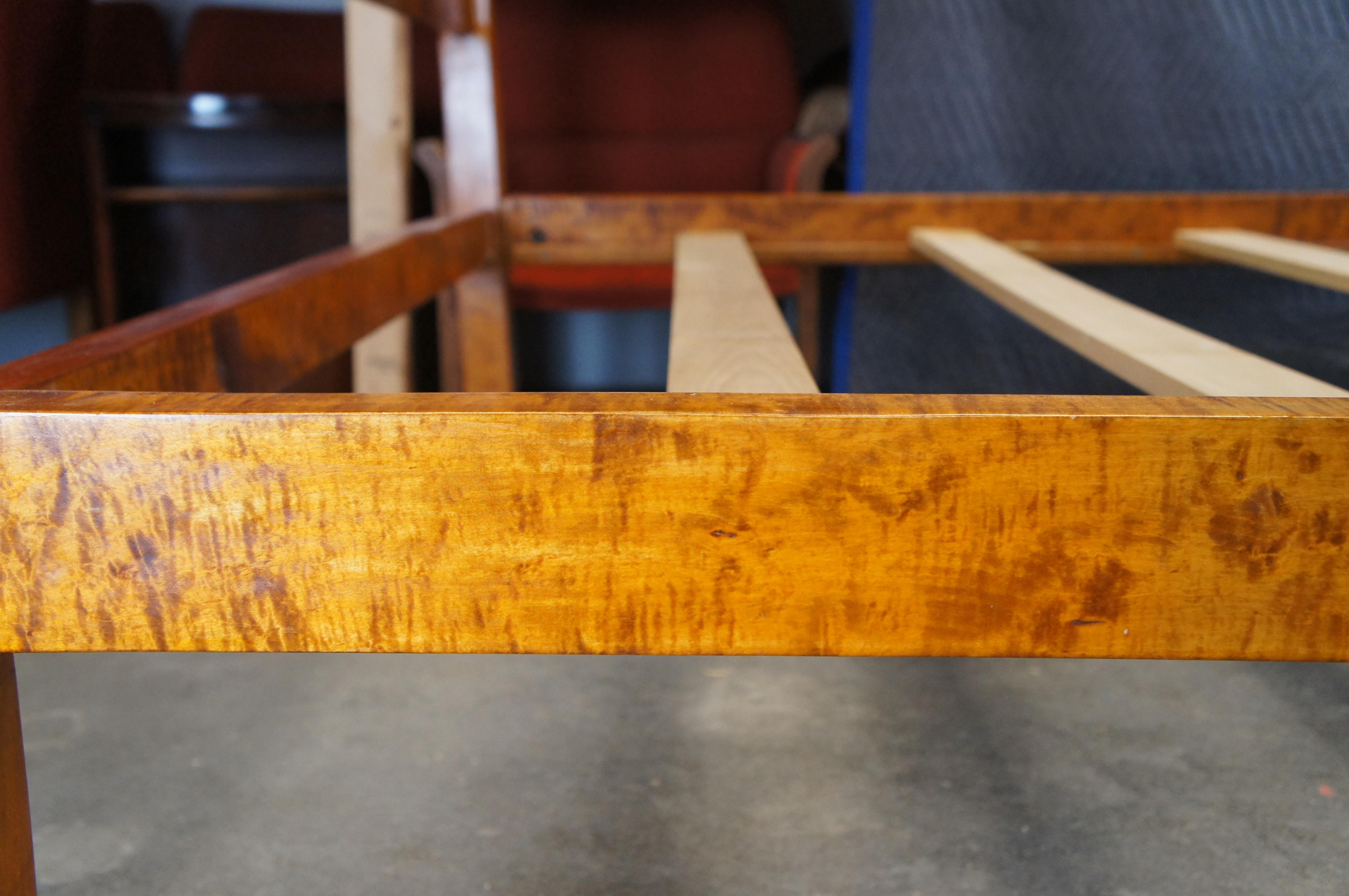 20th Century David T Smith Early American Style Curly Maple 4 Poster Queen Bed Frame For Sale