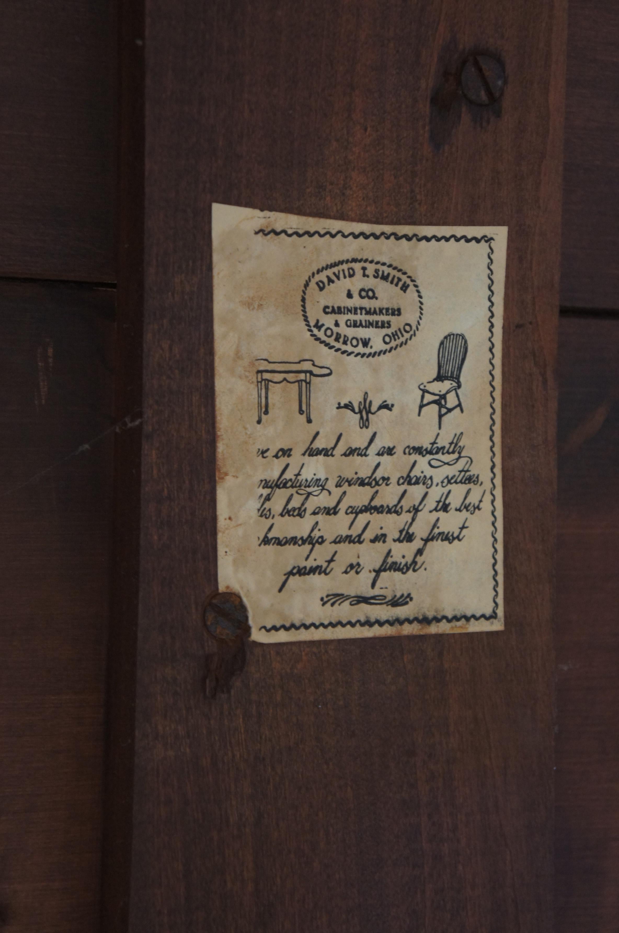 Late 20th Century David T Smith Primitive Early American Round Pine Shaker Farmhouse Dining Table