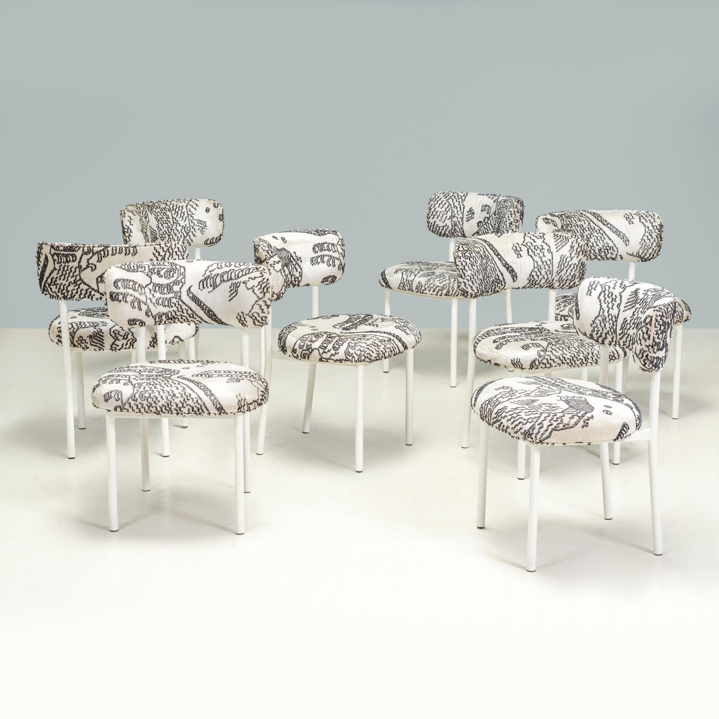 Conçue à l'origine par David Thulstrup pour Møbel Copenhagen, la chaise de salle à manger Font est un exemple fantastique de design danois contemporain.

Construites à partir d'une structure en acier avec un revêtement en poudre blanc mat, les
