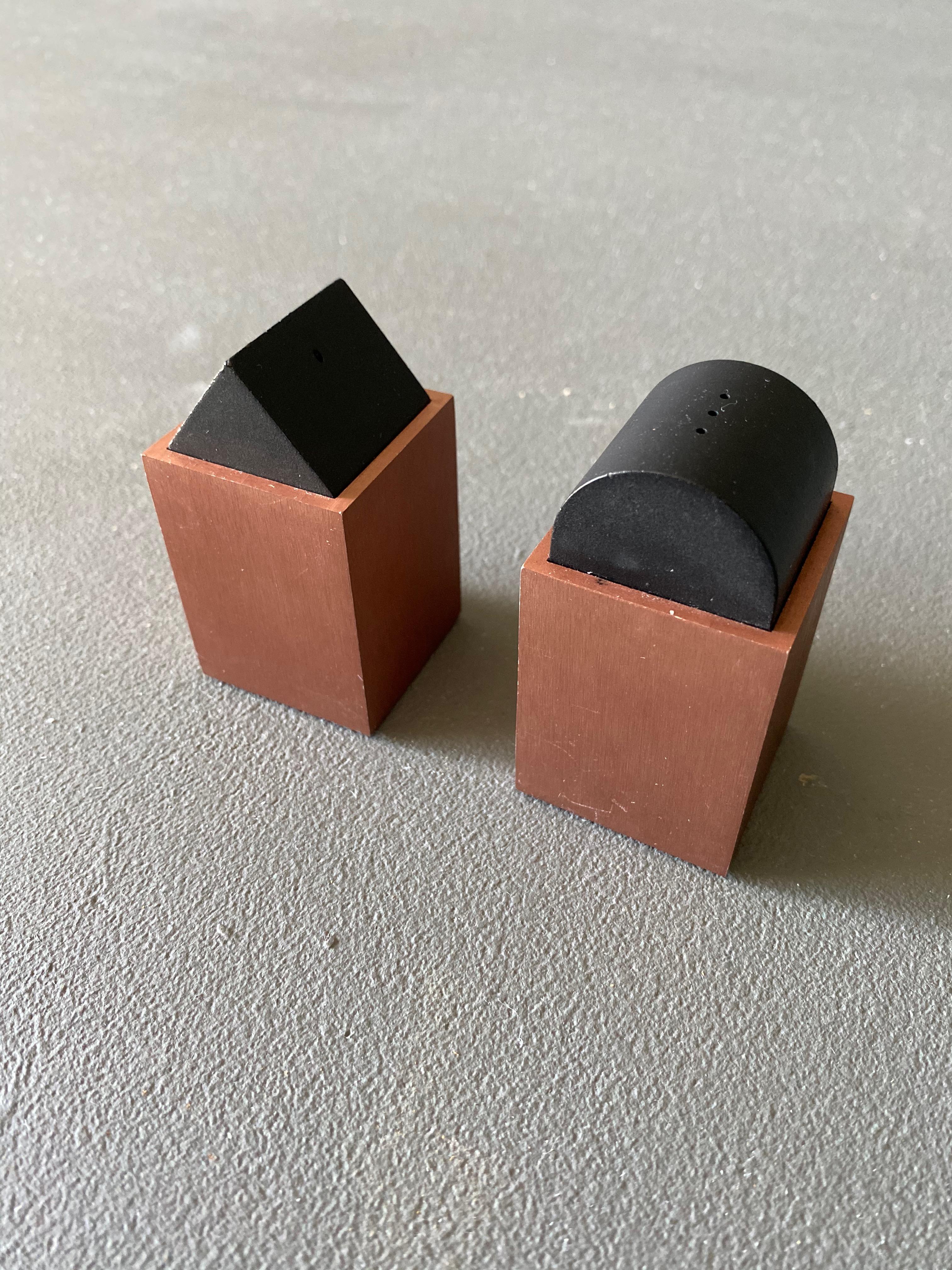 David Tisdale Postmodern Salt & Pepper Shakers for Elika 1988 In Good Condition For Sale In Costa Mesa, CA