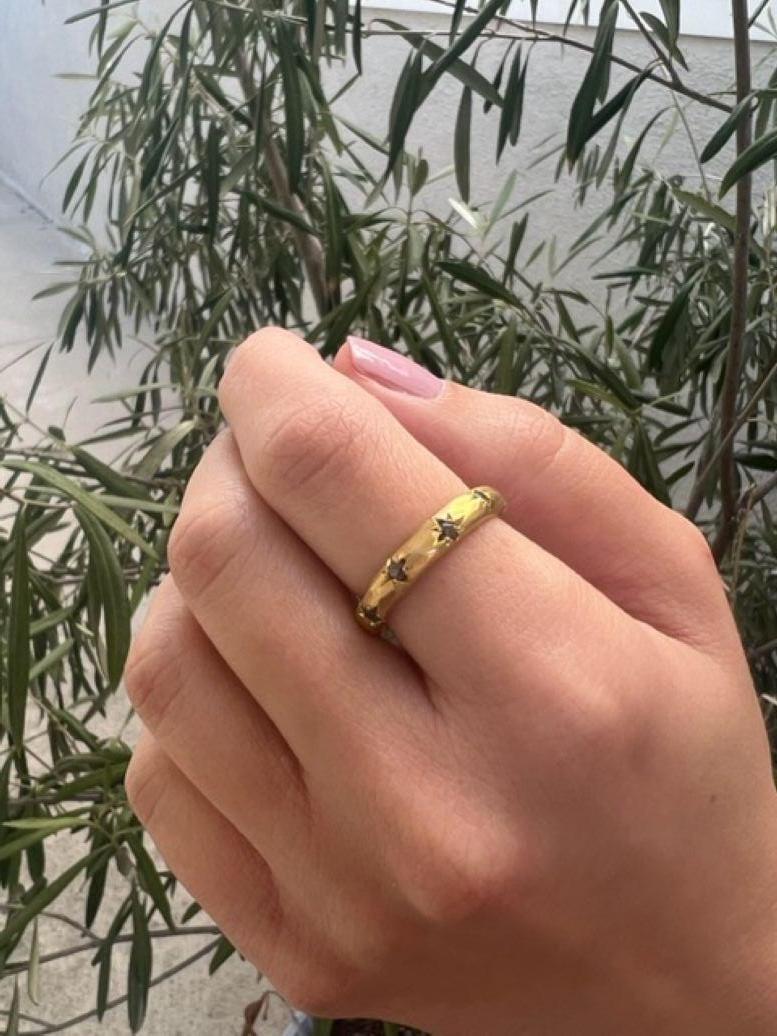 David Tishbi 22K Gold Handmade Salt and Pepper Diamond Wave Band im Zustand „Neu“ im Angebot in Pacific Palisades, CA