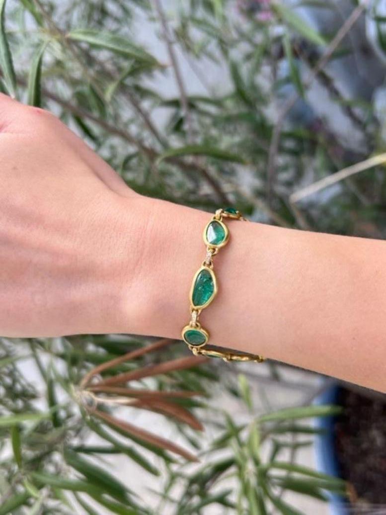 David Tishbi 22K Gold Wrapped Free Form Emerald and Diamond Bracelet In New Condition For Sale In Pacific Palisades, CA