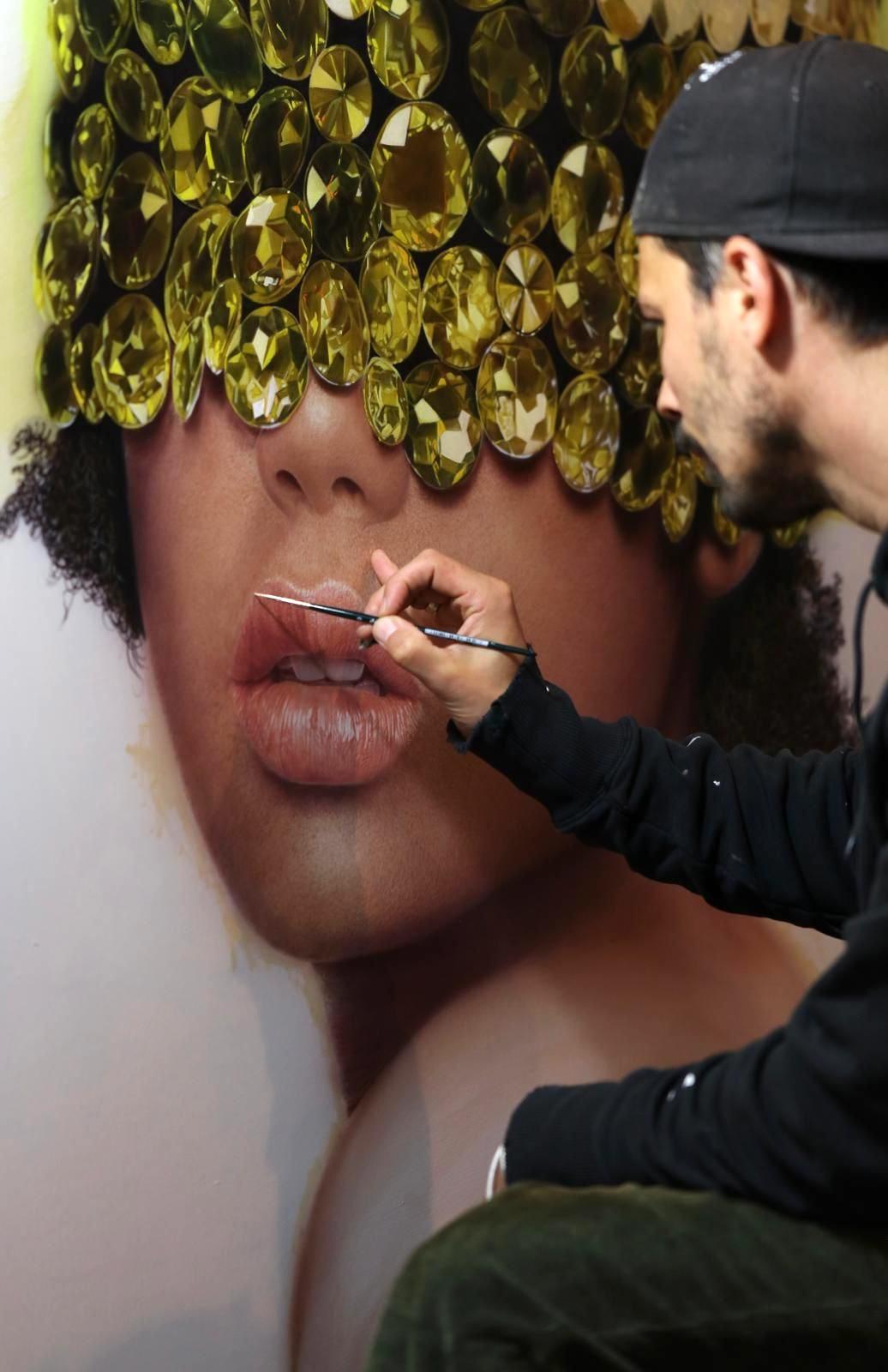 A. David Uessem
Inseguendo la luce, 2024
Firmato dall'artista
Olio su tela, incorniciato
82 x 62 pollici
Questo pezzo è unico

Questo pezzo è attualmente in mostra presso Art Angels Los Angeles. 