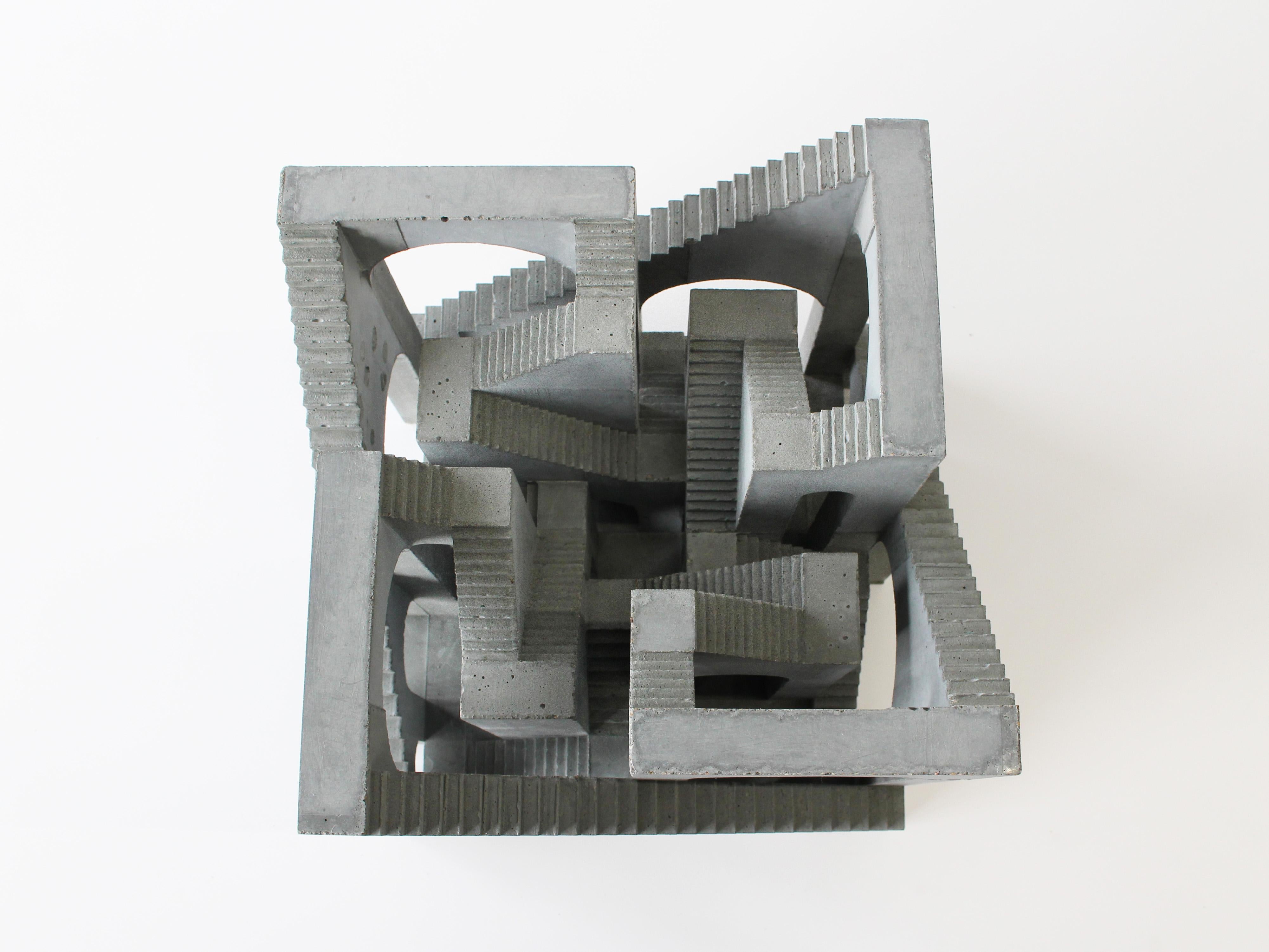 Déambulatoire no. 4 - Gray Figurative Sculpture by David Umemoto