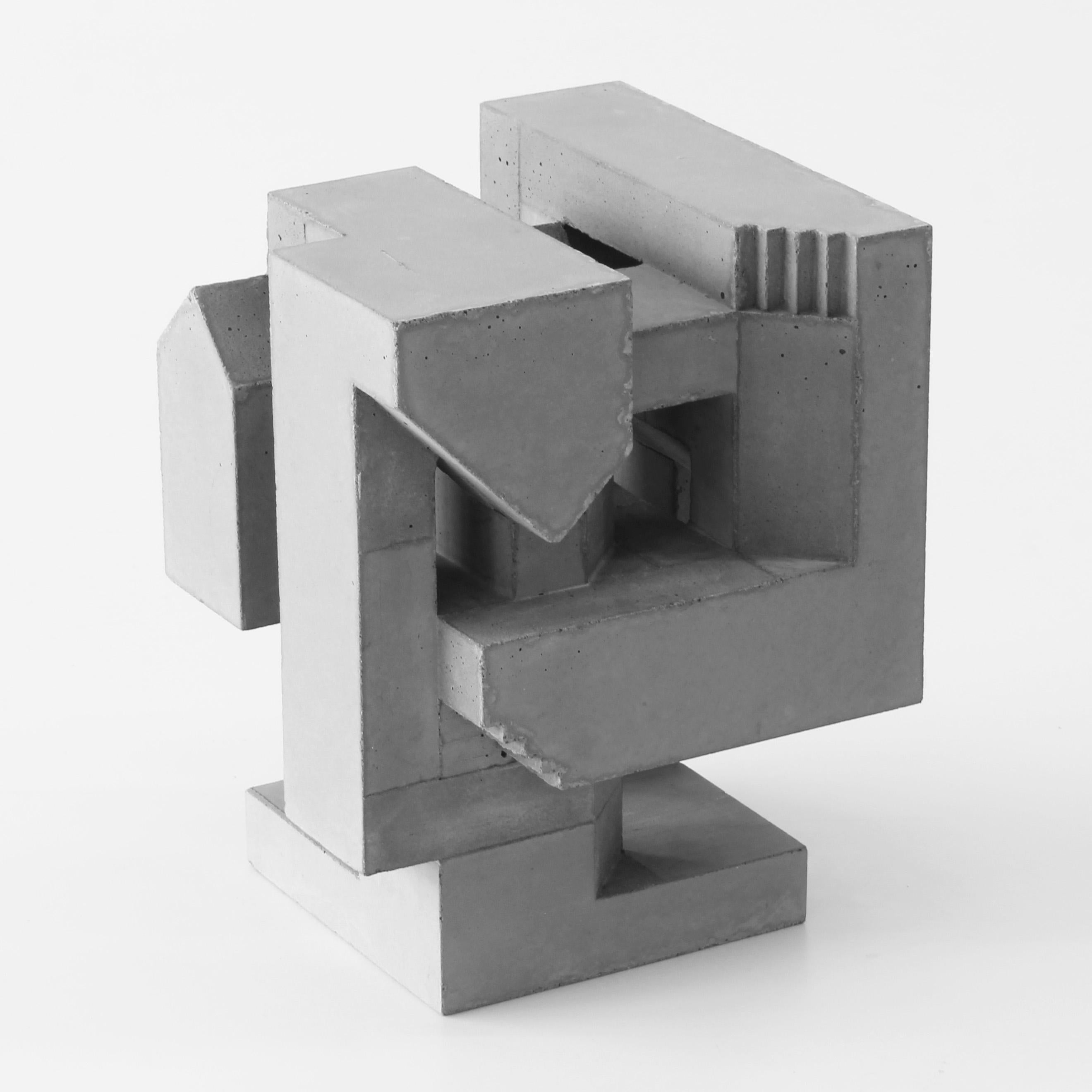 Sechsseitiges Piece Seite 1 (Grau), Figurative Sculpture, von David Umemoto
