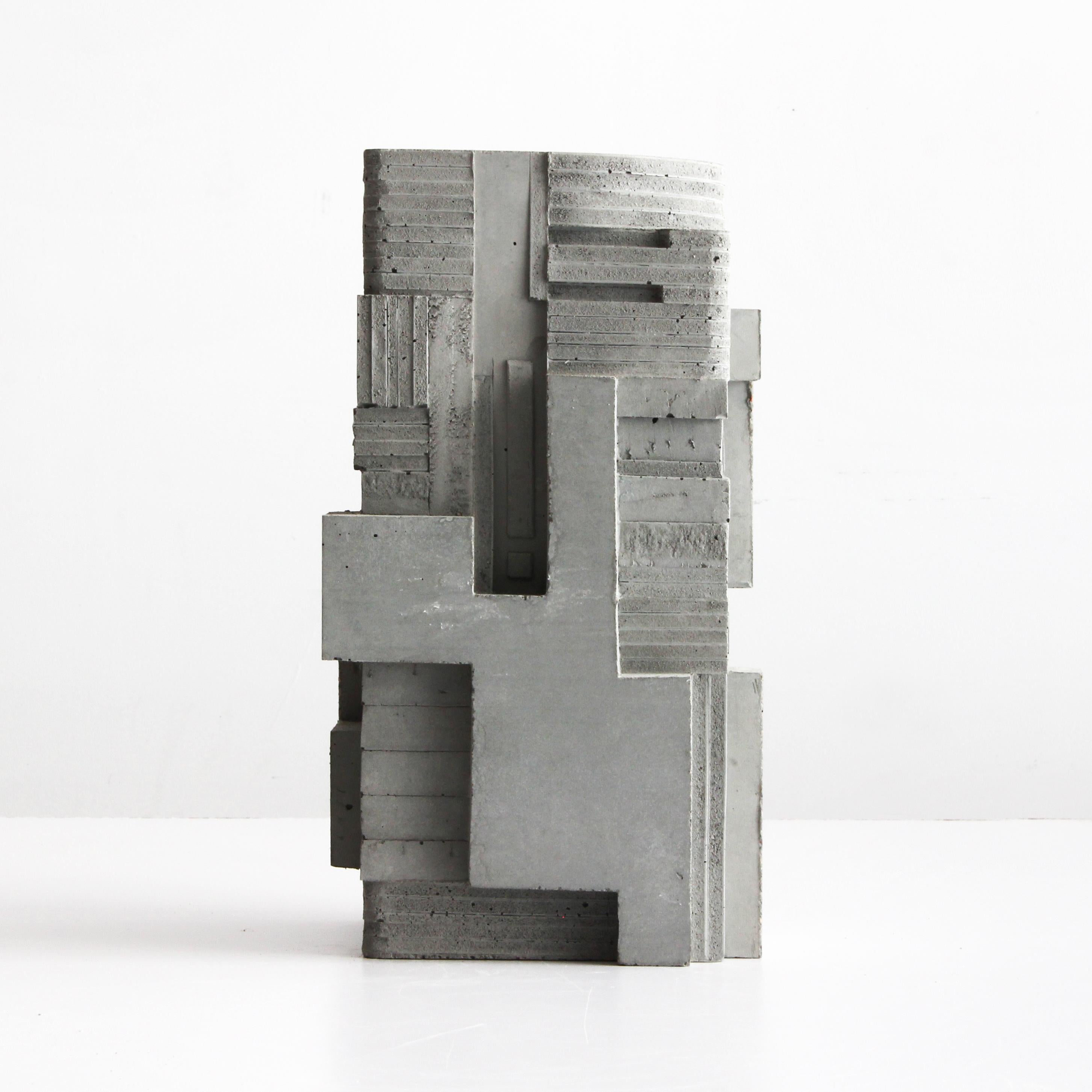 Vase no.4 - Gray Figurative Sculpture by David Umemoto