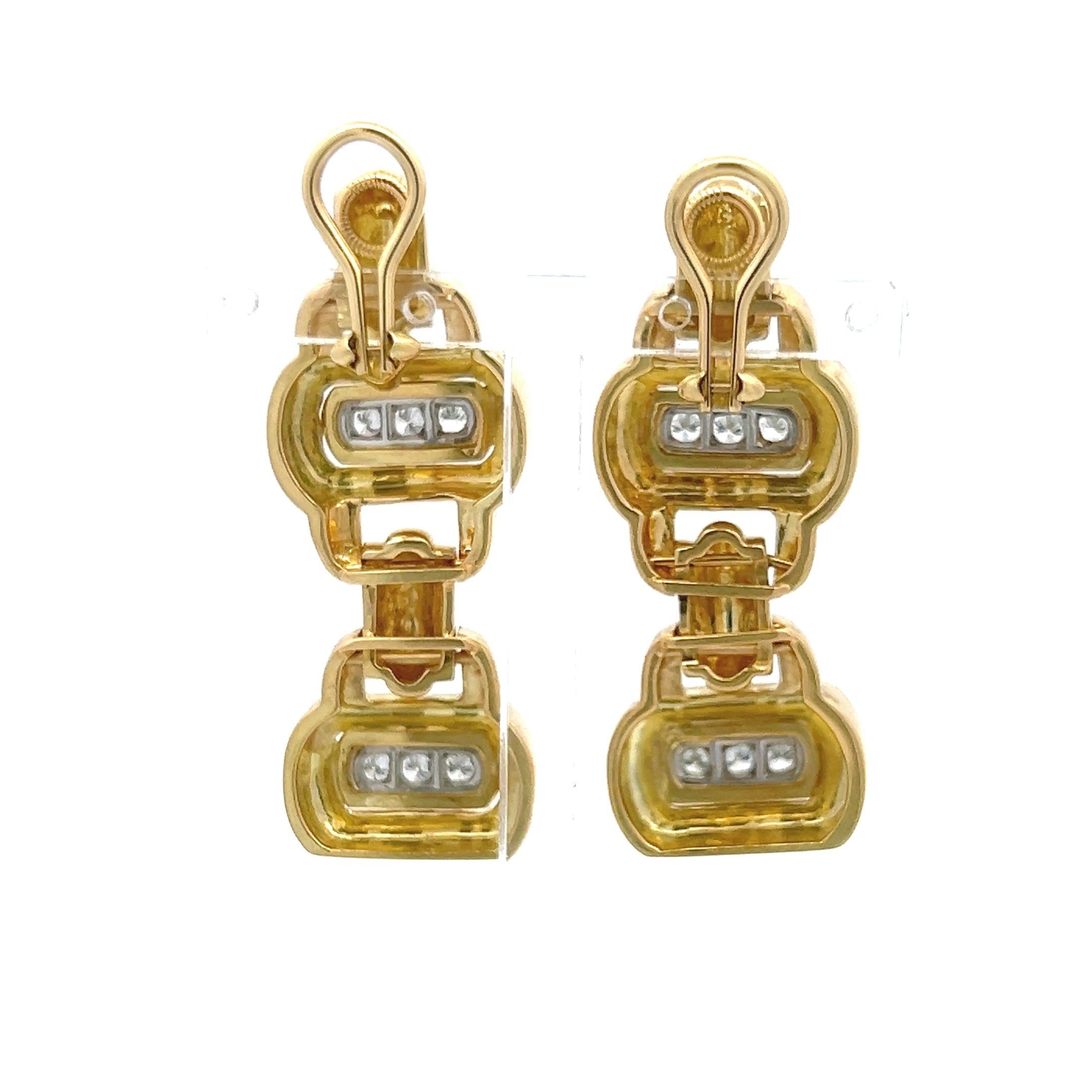 David Webb Pendants d'oreilles en or jaune 18 carats avec diamants brillants ronds de 0,84 carat en vente 3