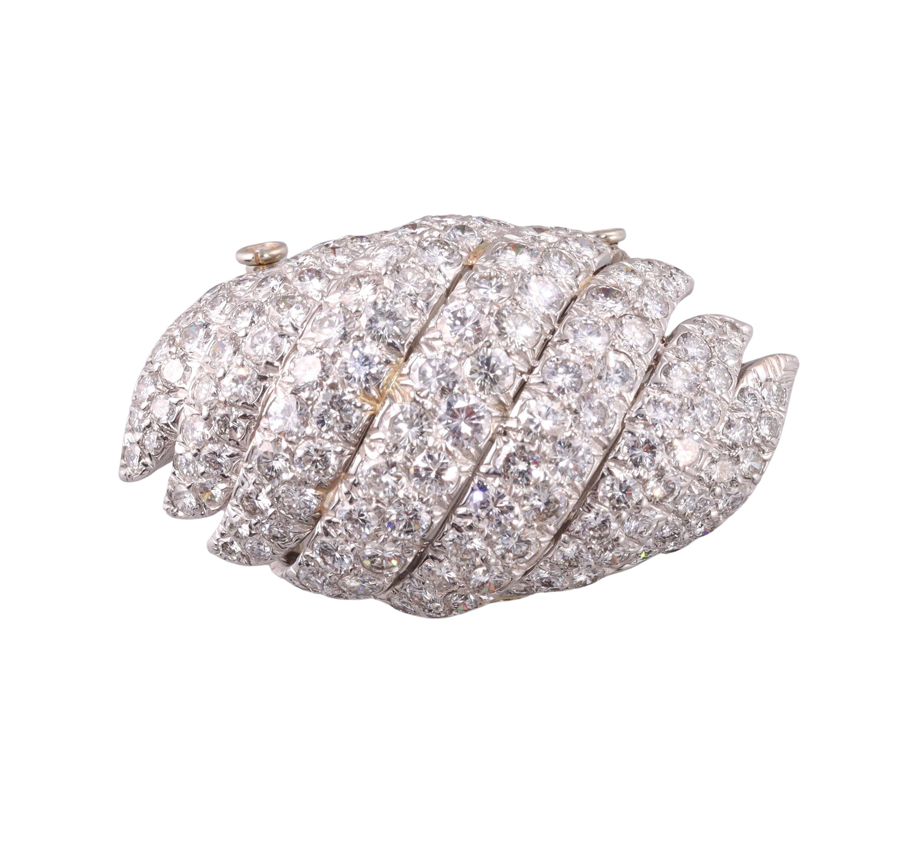 Taille ronde David Webb Broche en platine avec diamants de 10 carats en vente