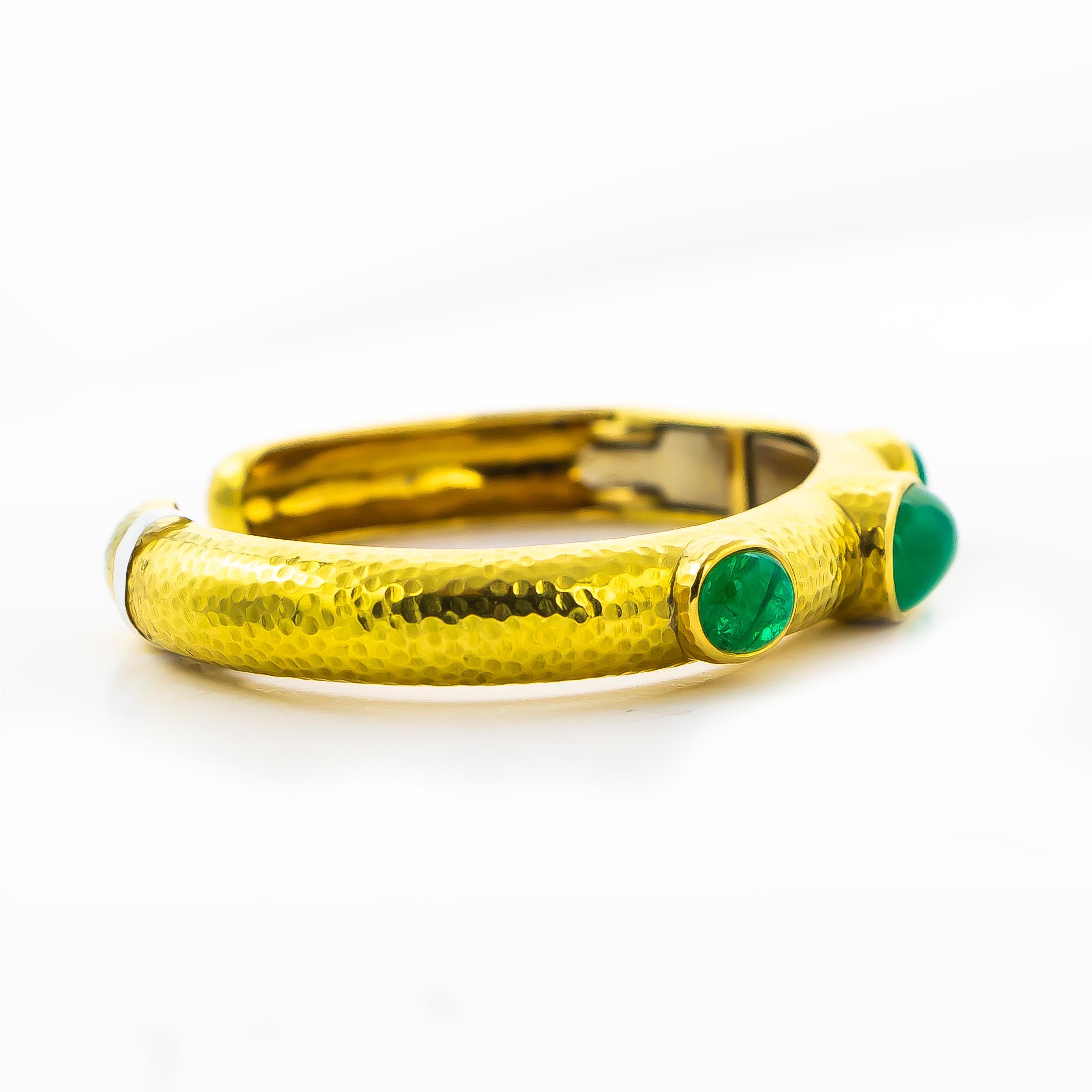 David Webb 10 Carat Cabochon Emeralds Cuff Bracelet 18 Karat Gold Handmade 1