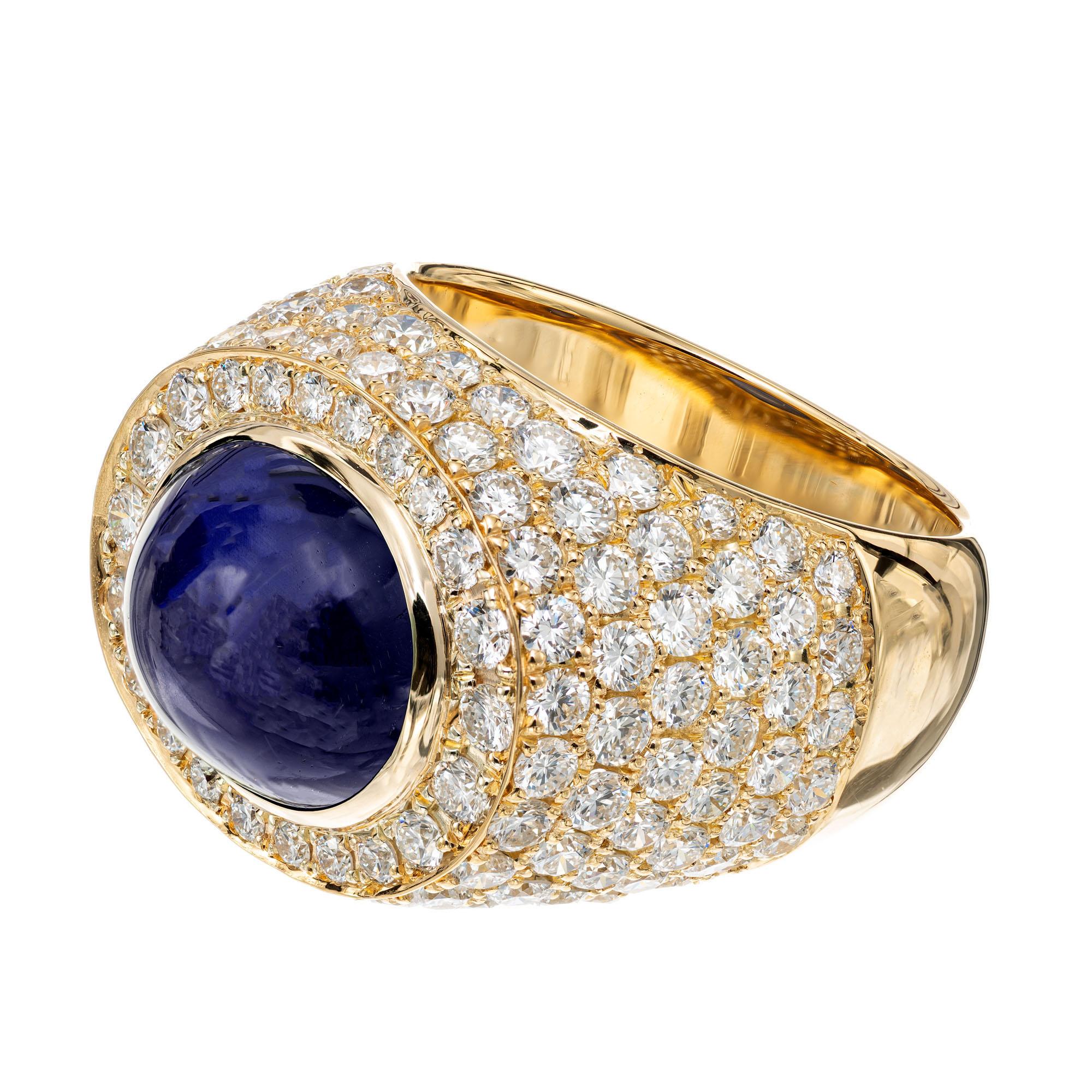 Taille ovale David Webb Bague cocktail dôme en or jaune avec saphir étoilé de 14,4 carats et diamants en vente