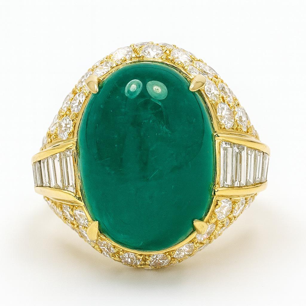 David Webb 17,91 Karat Cabochon Smaragd und Diamant Ring in 18K Gelbgold

Dieser kühne und ikonische Ring von David Webb präsentiert einen prächtigen natürlichen ovalen Cabochon-Smaragd mit den Maßen 18,3 x 12,8 x 10,51 mm und einem Gewicht von etwa