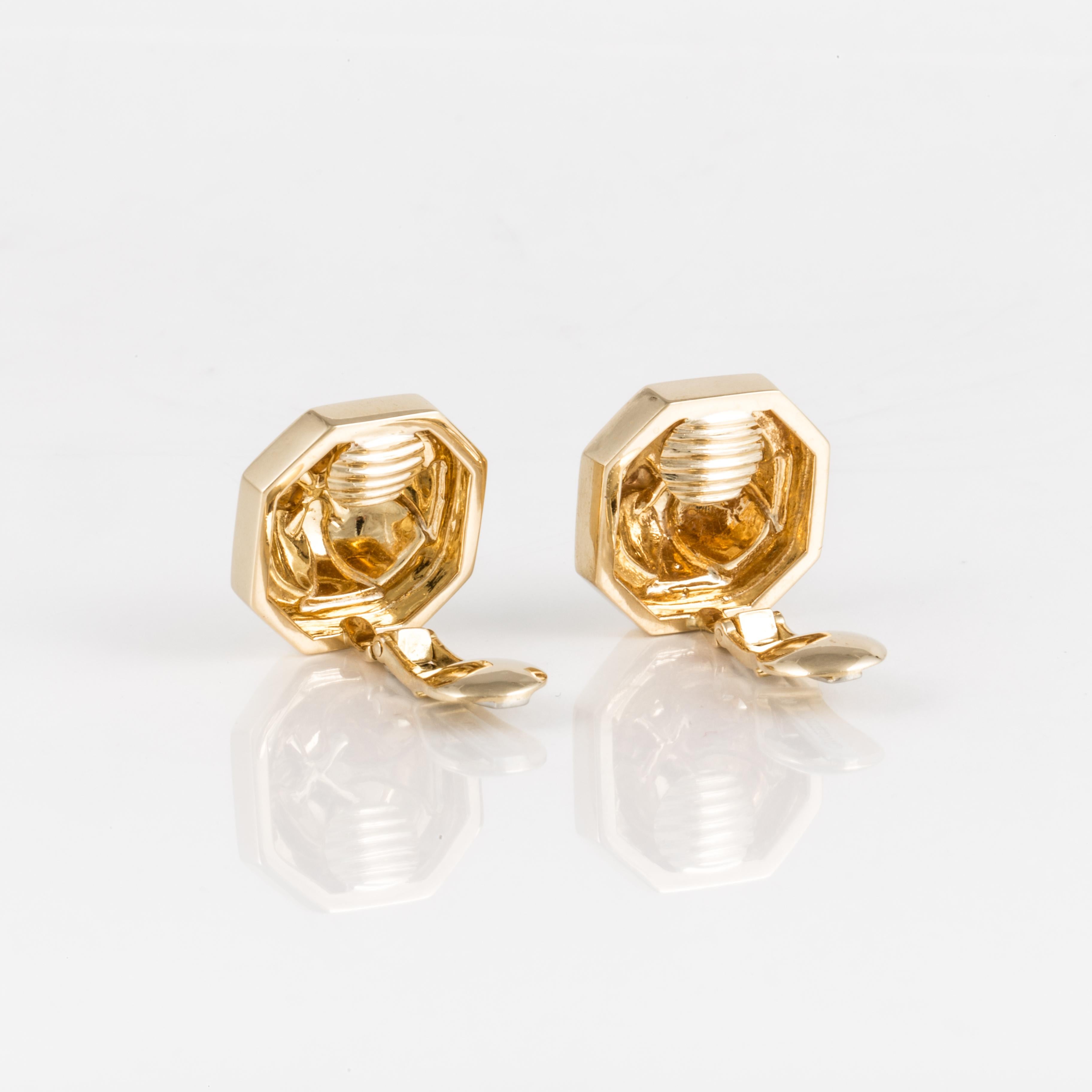 David Webb Octagonal Shaped Button Earrings in 18K Gold In Good Condition In Houston, TX