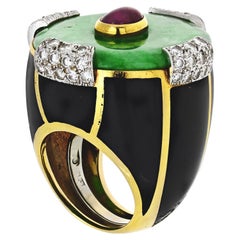 David Webb Bague en or 18 carats, émail noir, jade, diamants et rubis