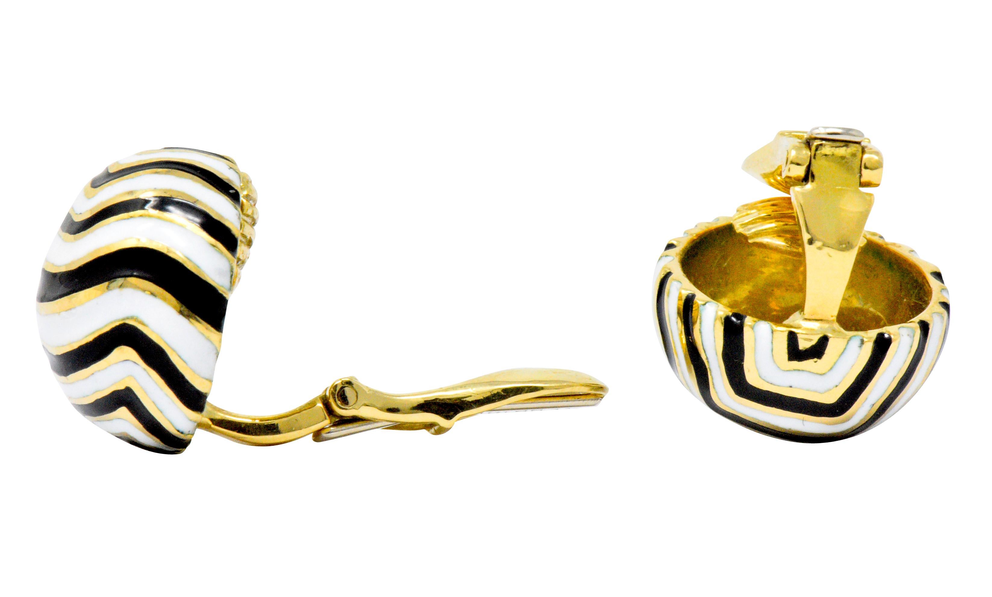 David Webb 18 Karat Gold Black White Enamel Zebra Kingdom Collection Ear Clips (Moderne)