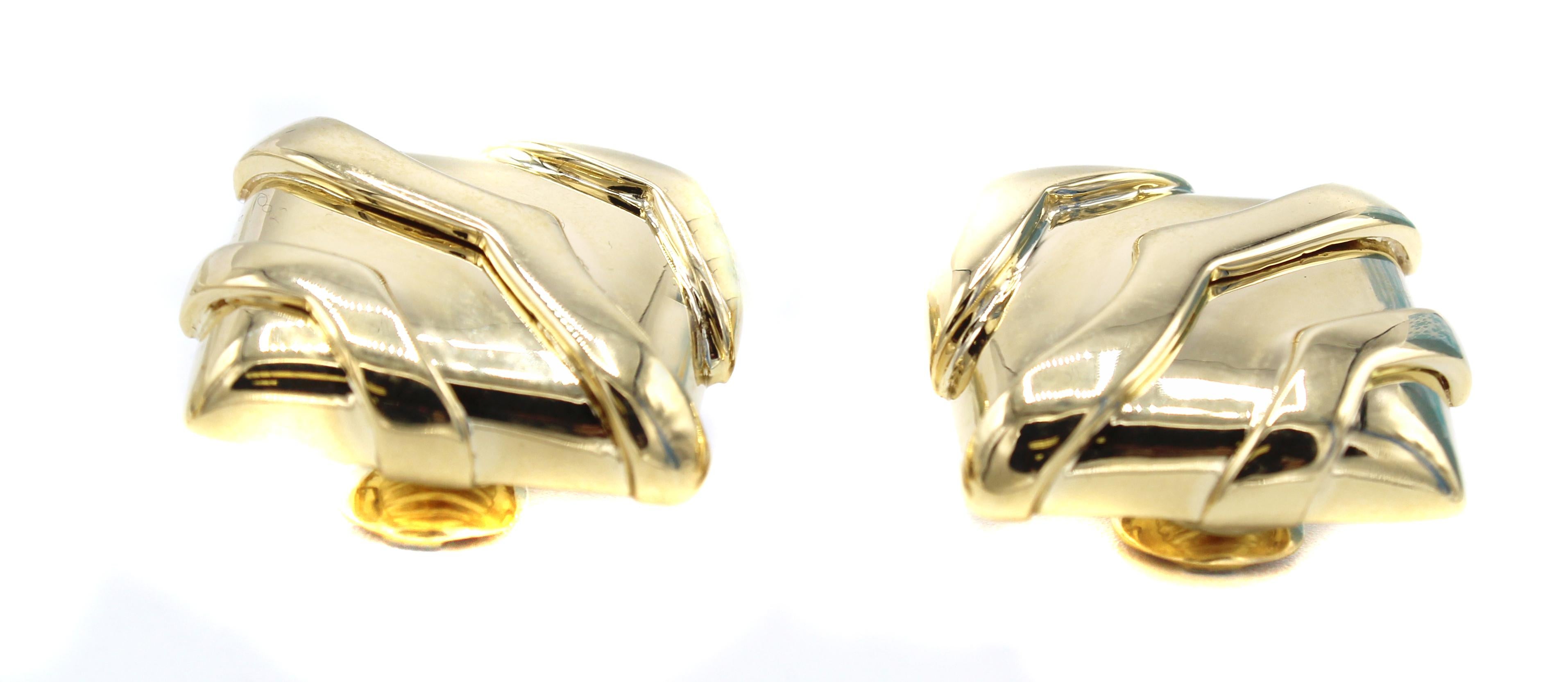 David Webb 18 Karat Gold Ear Clips In Excellent Condition For Sale In New York, NY