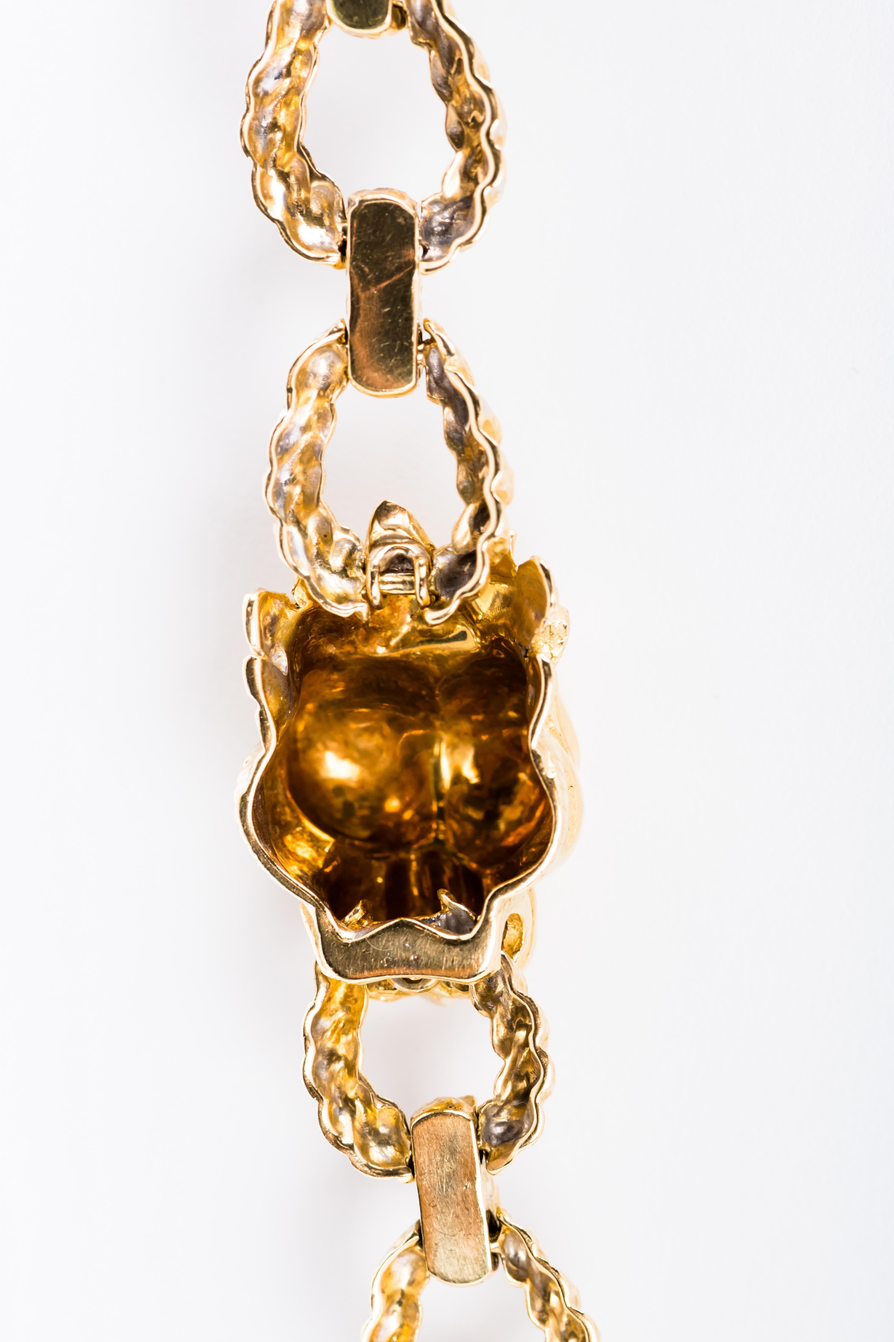 David Webb 18 Karat Gold Necklace with Lion Head Pendant, circa 1965 4