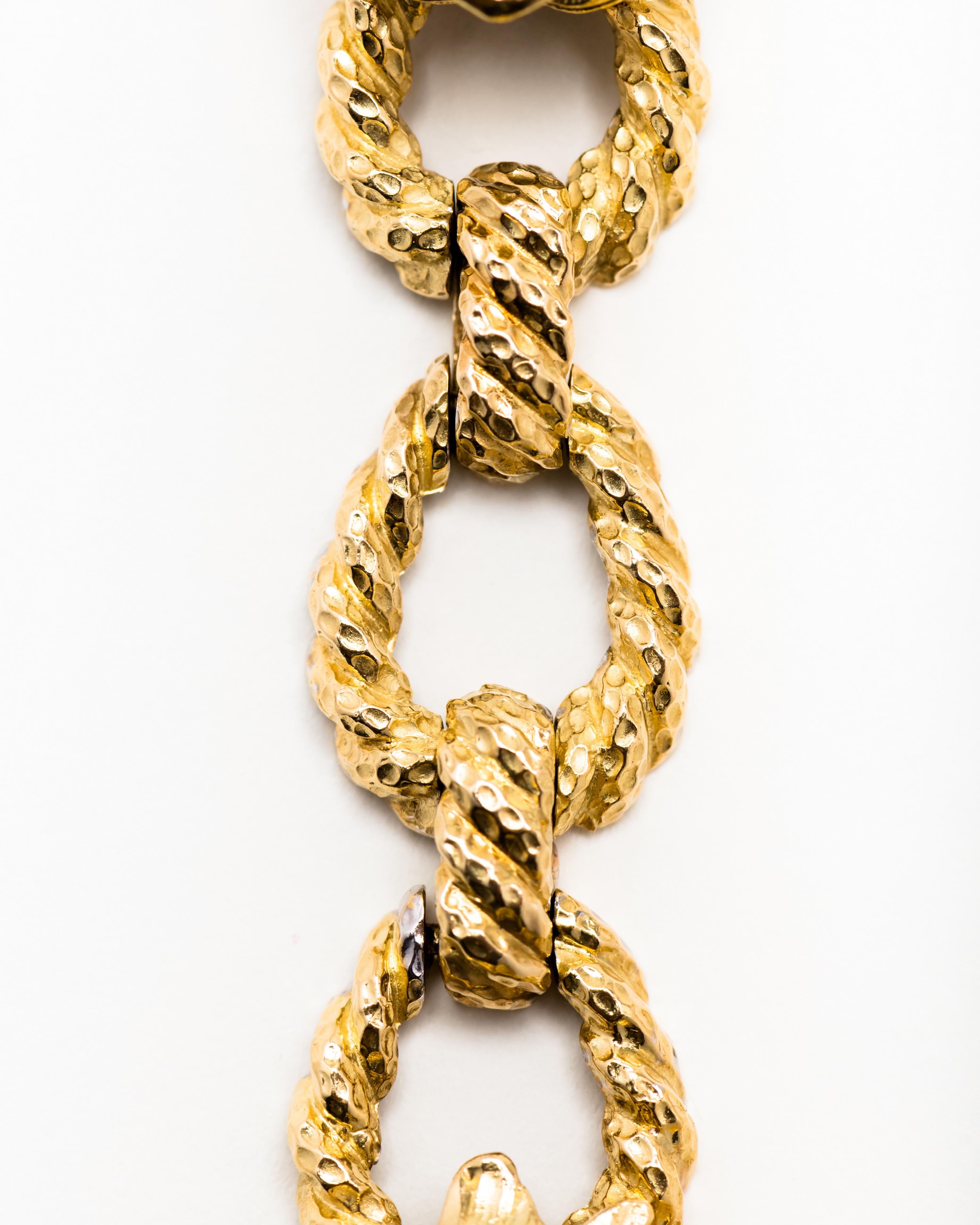 David Webb 18 Karat Gold Necklace with Lion Head Pendant, circa 1965 1