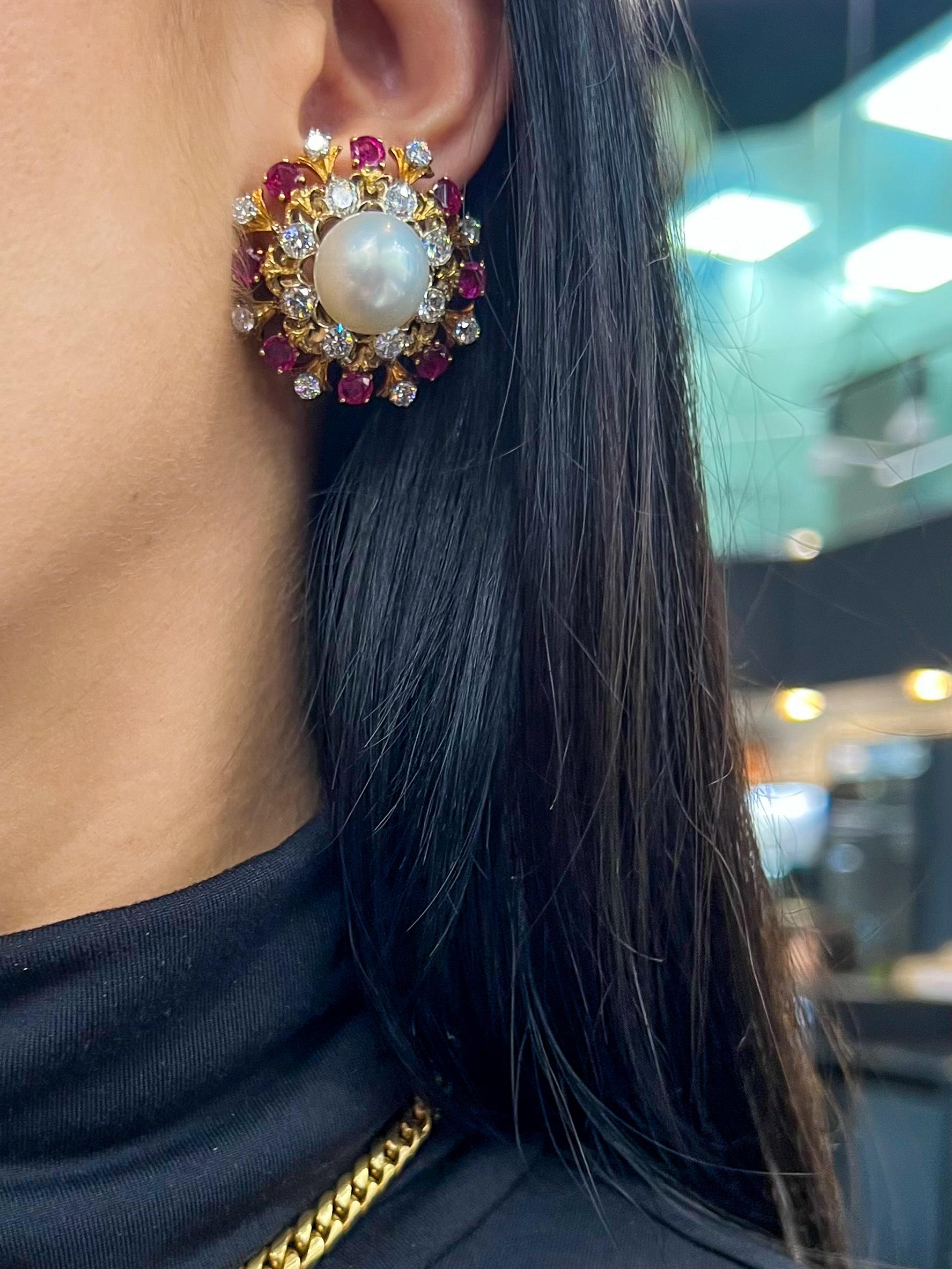 Pendientes David Webb de oro de 18 quilates con perlas cultivadas del Mar del Sur, diamantes y rubíes en venta 5