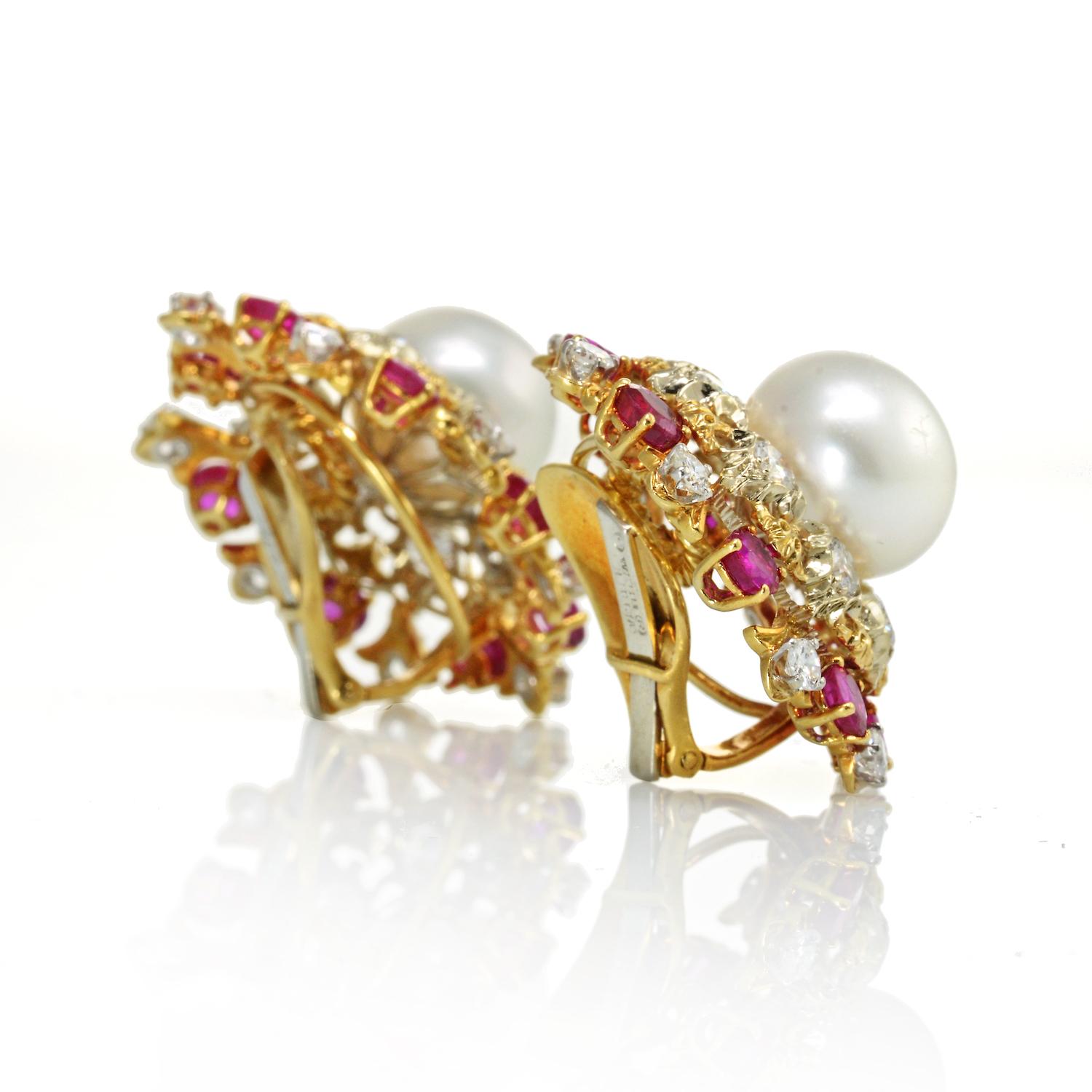 Pendientes David Webb de oro de 18 quilates con perlas cultivadas del Mar del Sur, diamantes y rubíes en Excelente estado para la venta en New York, NY