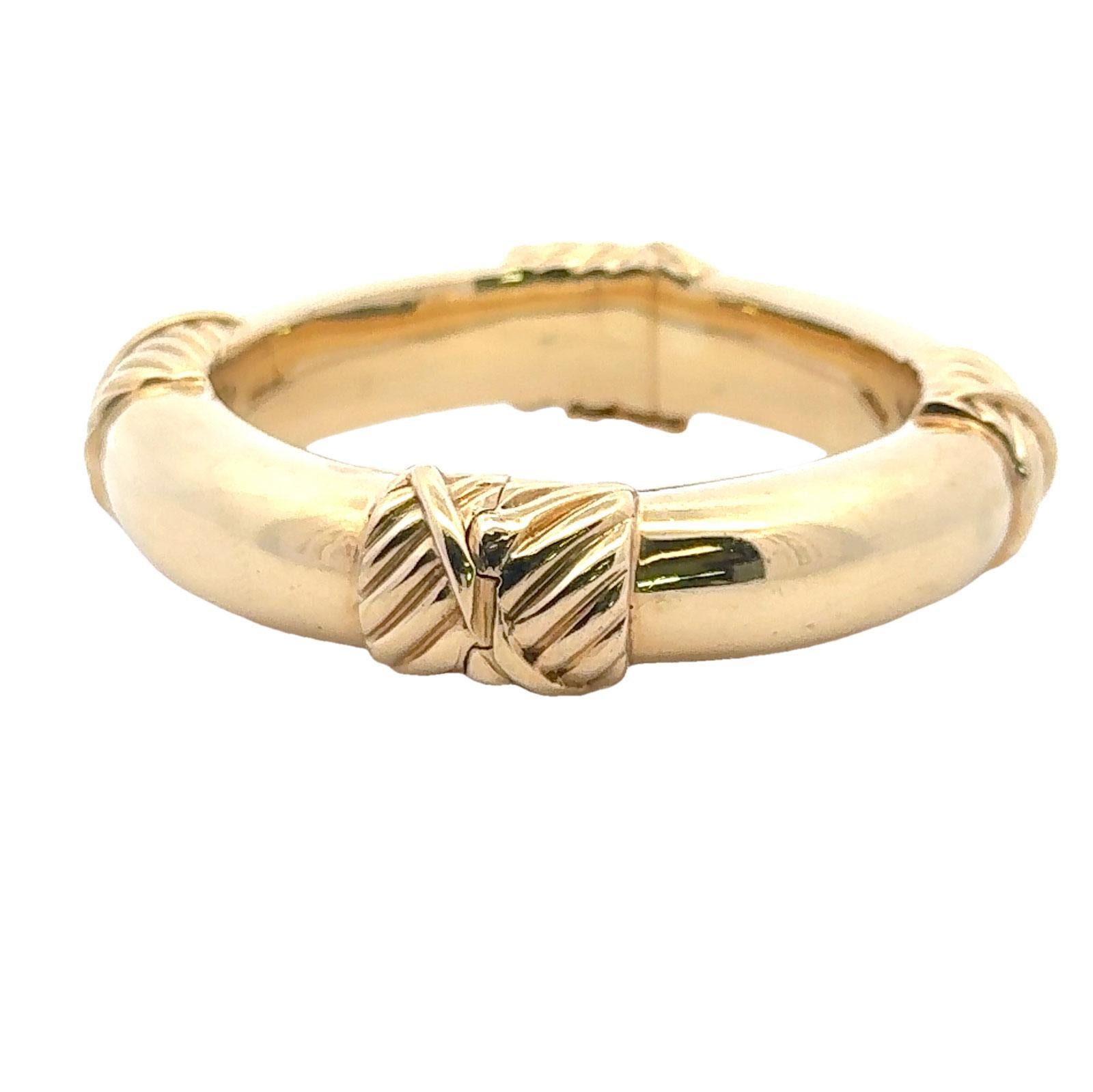 David Webb Bracelet jonc articulé en or jaune côtelé 18 carats en vente 1