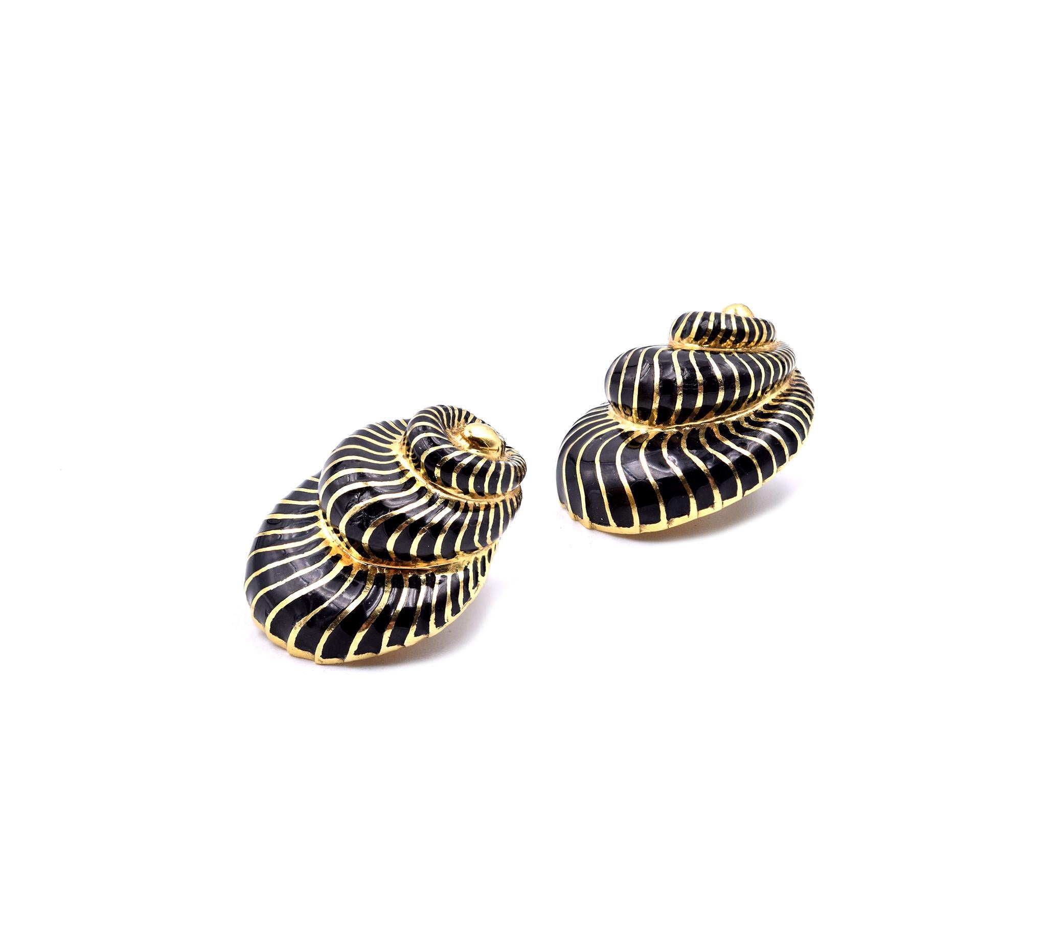 David Webb 18 Karat Yellow Gold and Black Enamel Seashell Earrings In Excellent Condition In Scottsdale, AZ