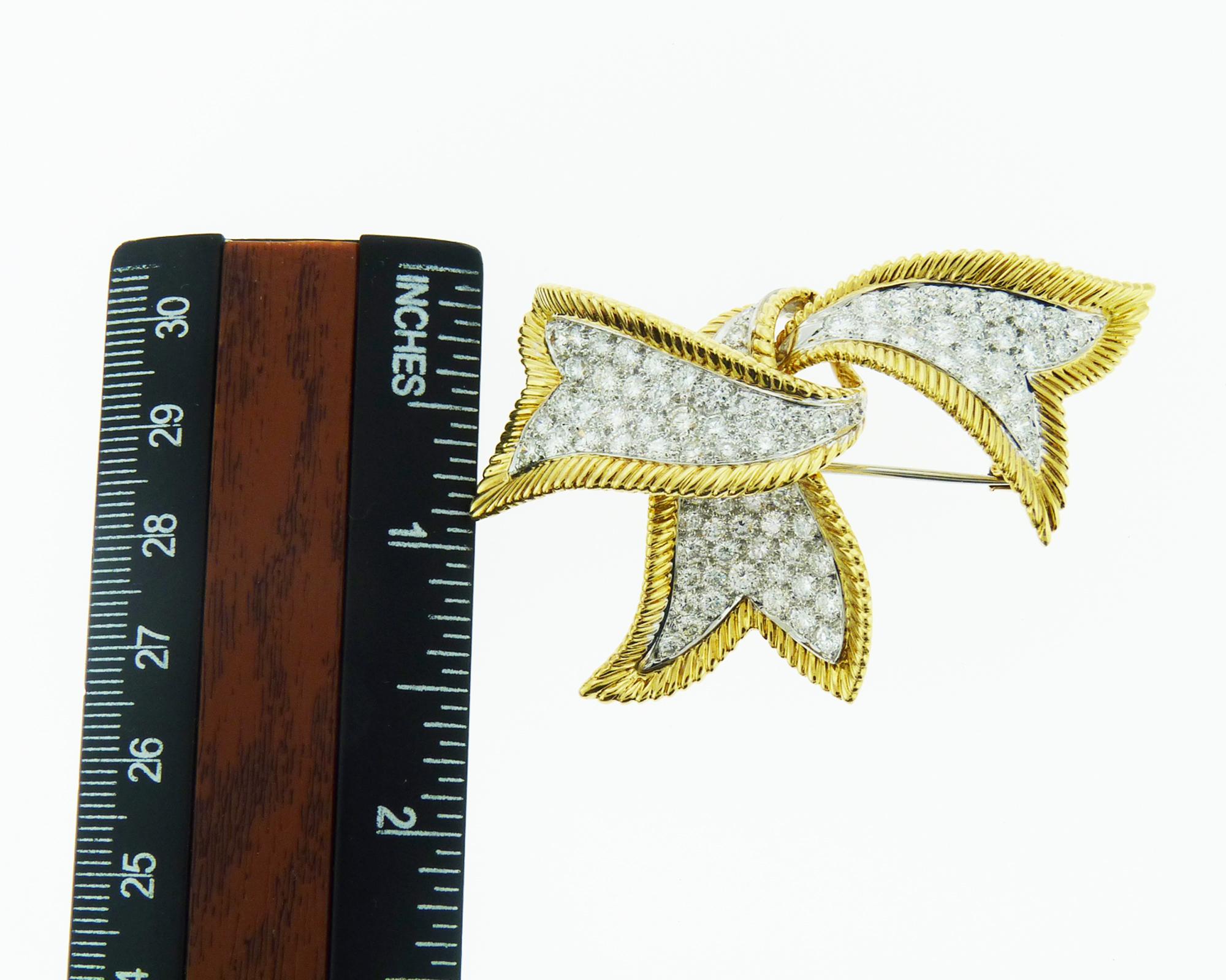 Taille ronde David Webb Broche en ruban de diamants, petit modèle en vente