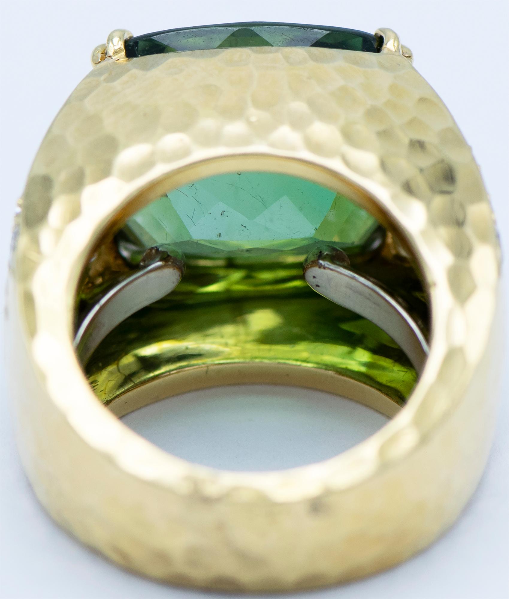 David Webb Ring aus 18 Karat Gelbgold und Platin mit grünem Turmalin und Diamanten (Asscher-Schliff) im Angebot