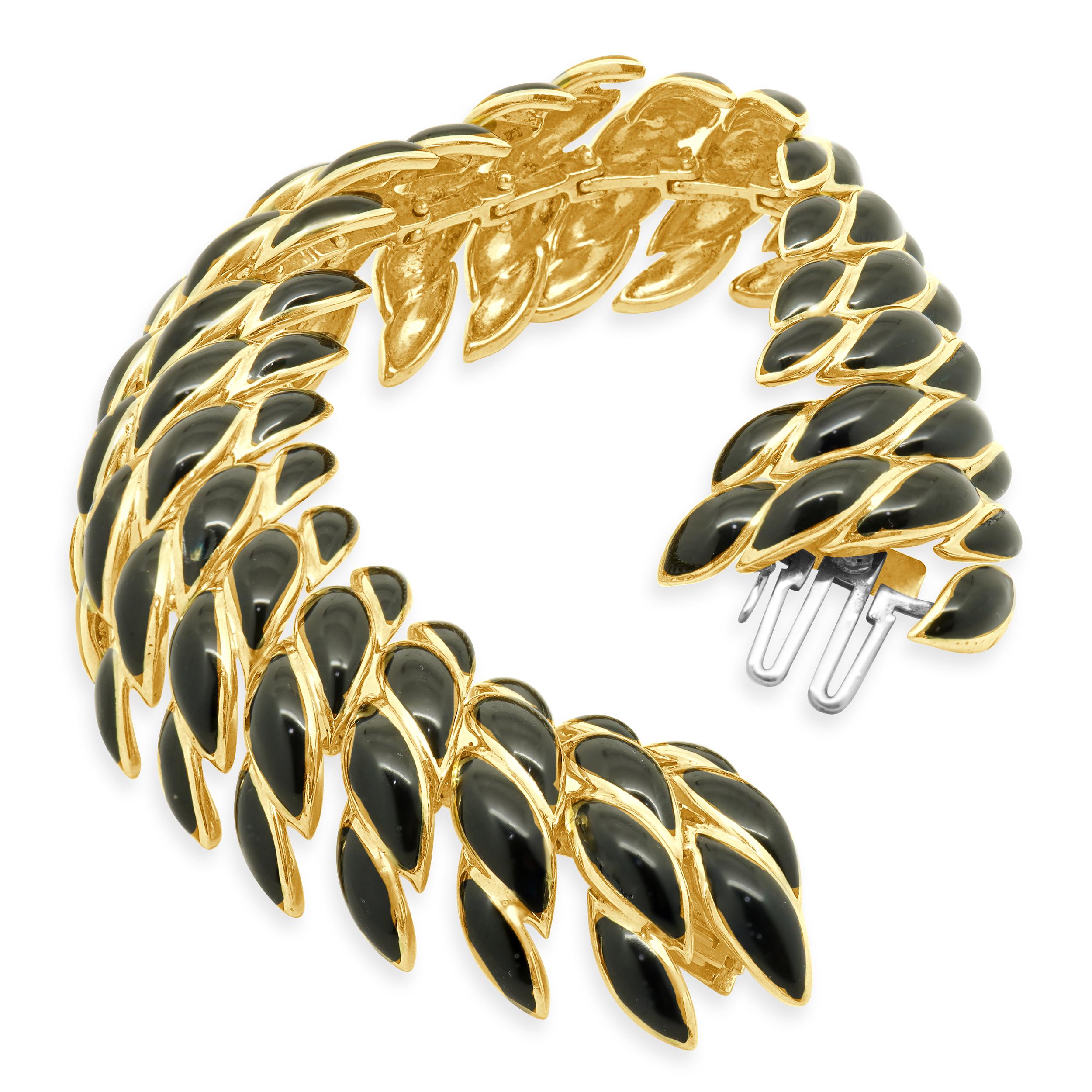 Femenino o masculino David Webb 18 Karat Yellow Gold Black Enamel Bracelet en venta