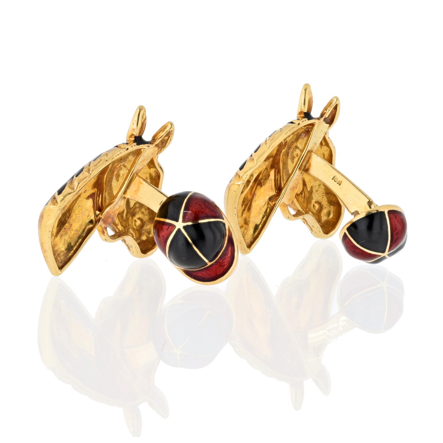 David Webb 18 Karat Yellow Gold Black Enamel Horse Head Cuff Links In Excellent Condition For Sale In New York, NY